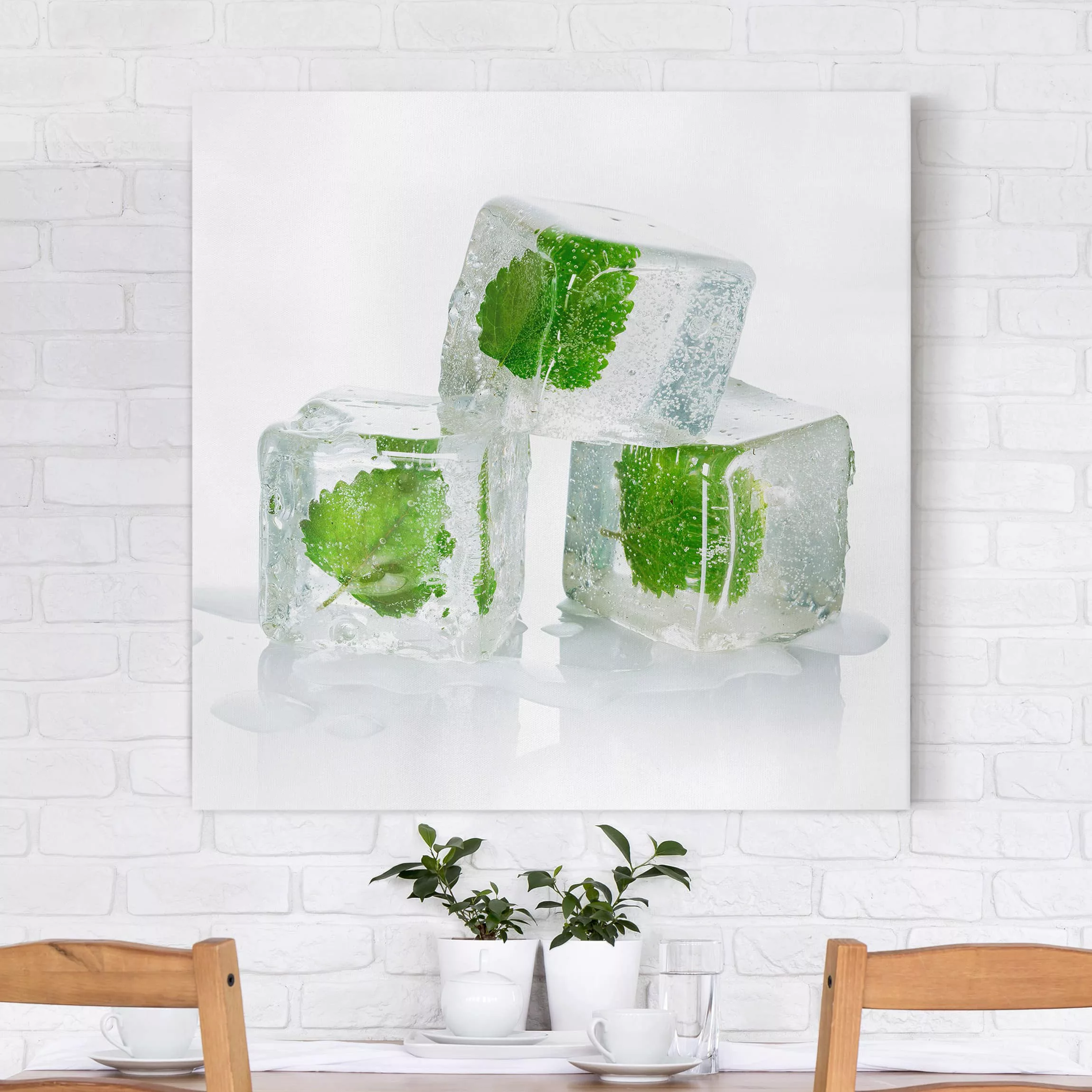 Leinwandbild Küche - Quadrat Drei Eiswürfel mit Melisse günstig online kaufen