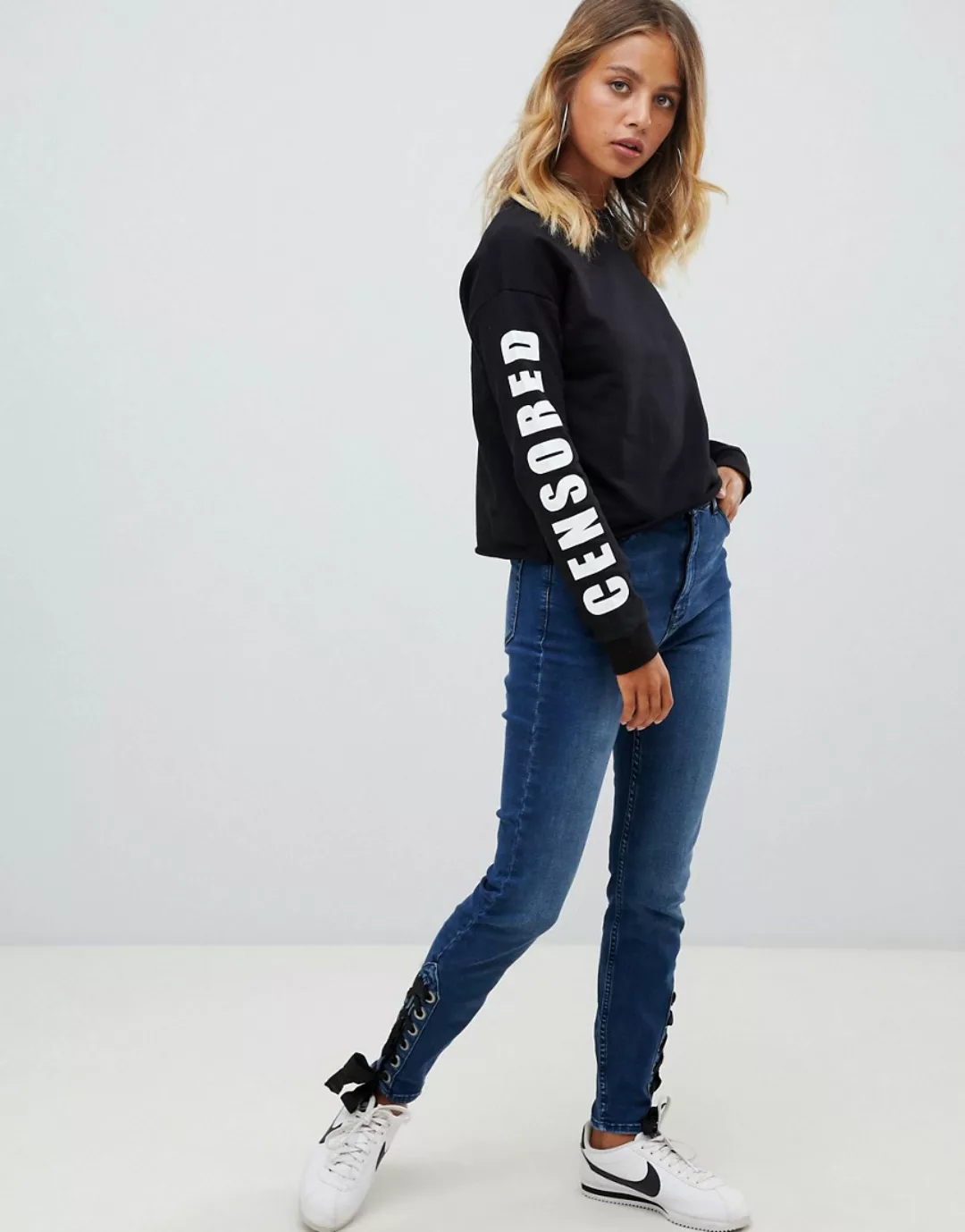ASOS DESIGN – Ridley – Enge Jeans mit hoher Taille und geschnürtem Saum in günstig online kaufen