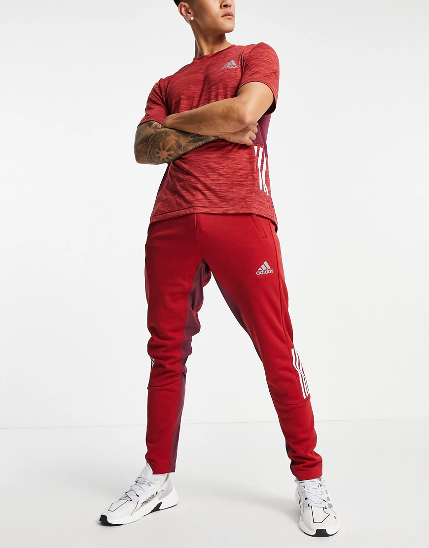 adidas Training – Sport-Jogginghose in Rot mit den 3 Streifen günstig online kaufen