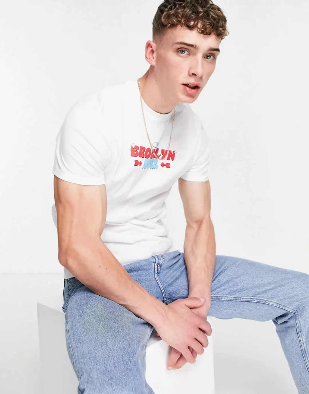 ASOS DESIGN – T-Shirt in Weiß aus Bio-Baumwolle mit Brooklyn-City-Print günstig online kaufen