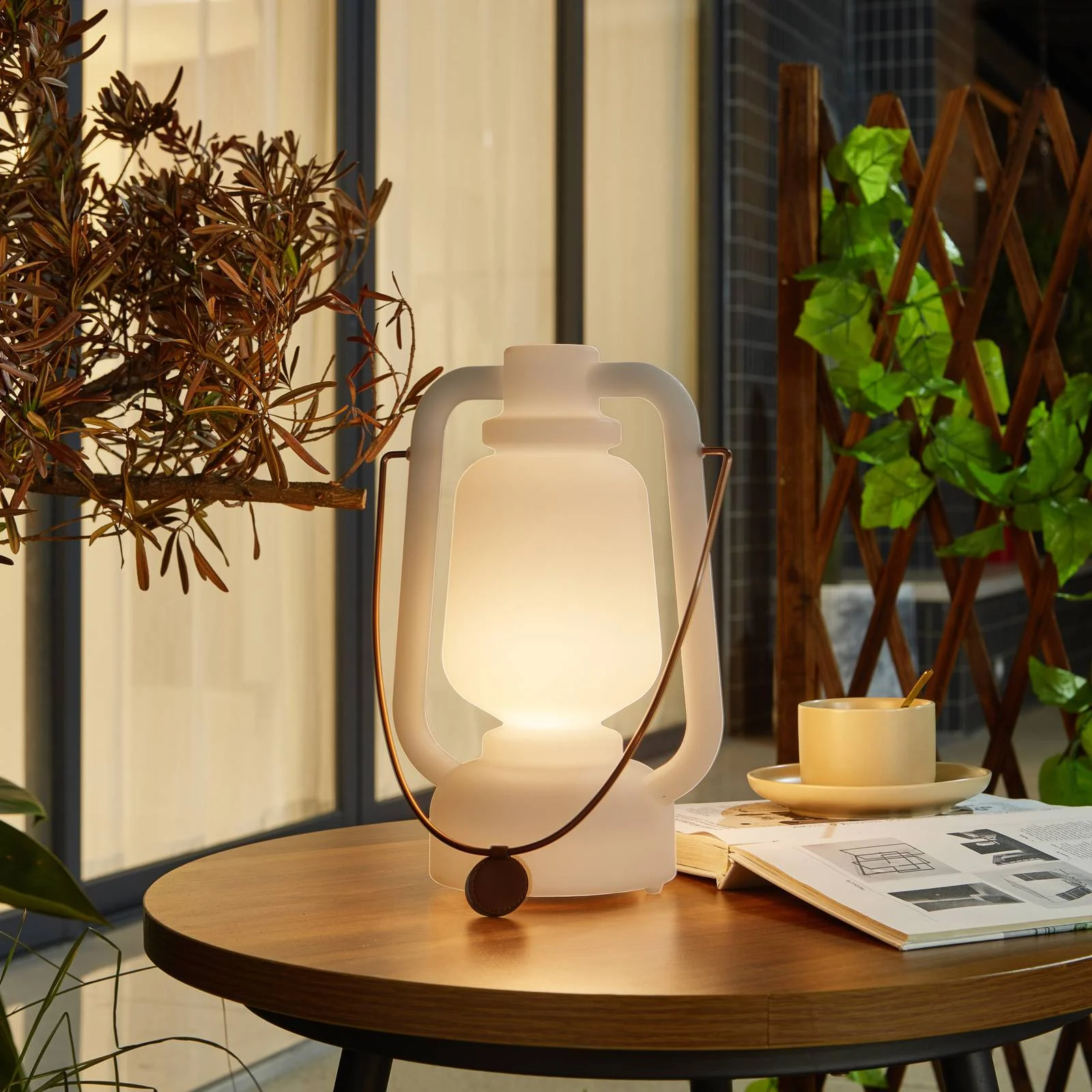 Lindby Nella LED-Außentischleuchte mit Akku, weiß günstig online kaufen