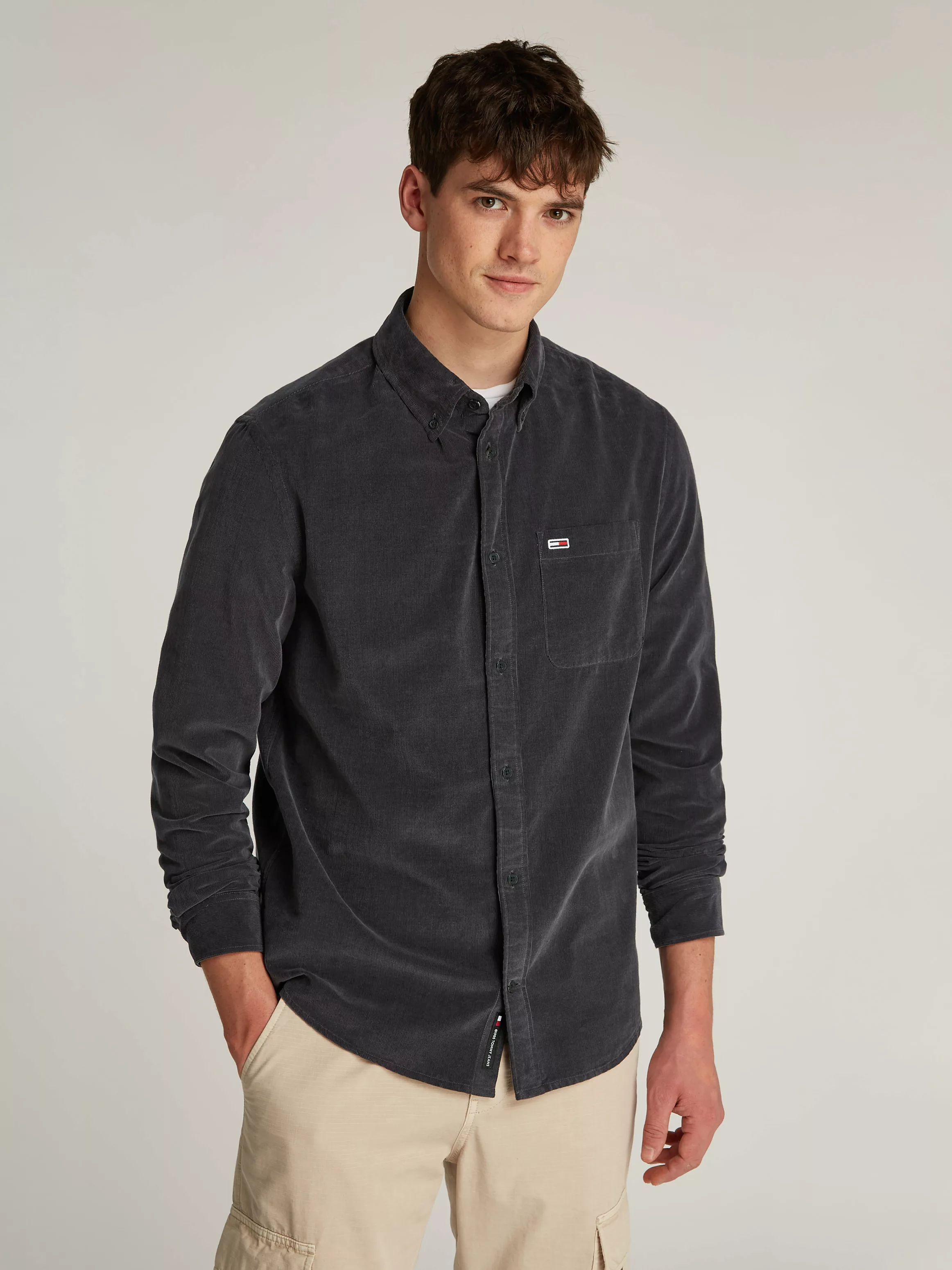 Tommy Jeans Hemdjacke "TJM ENTRY CORD SHIRT EXT", mit Brusttasche und Logos günstig online kaufen