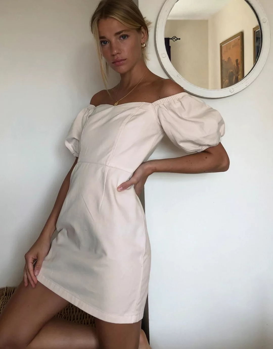 New Look – Kurzes Jeanskleid mit Puffärmeln in Ecru-Weiß günstig online kaufen