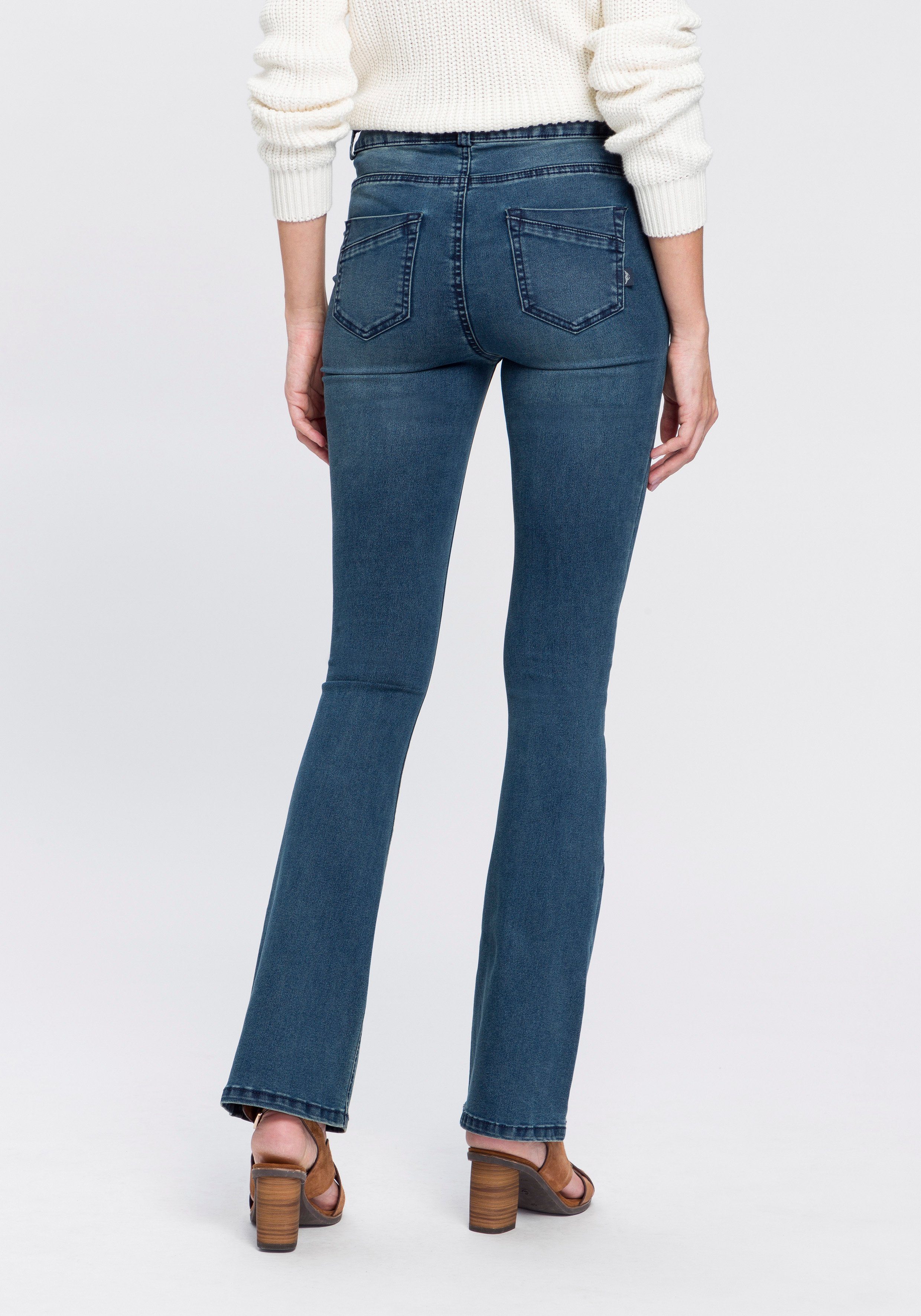 Arizona Bootcut-Jeans "Ultra Stretch", ausgestellte Beinform, Used-Waschung günstig online kaufen