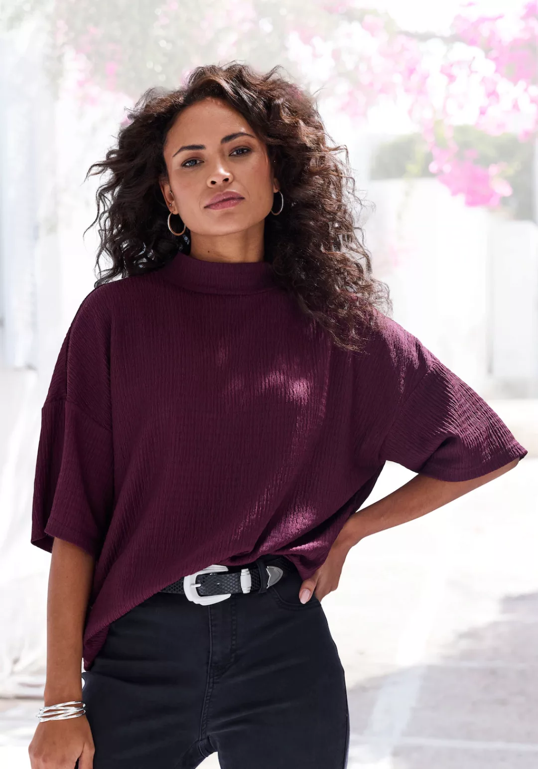 LASCANA Kurzarmshirt "mit Stehkragen", aus bügelfreier Crêpe-Qualität günstig online kaufen