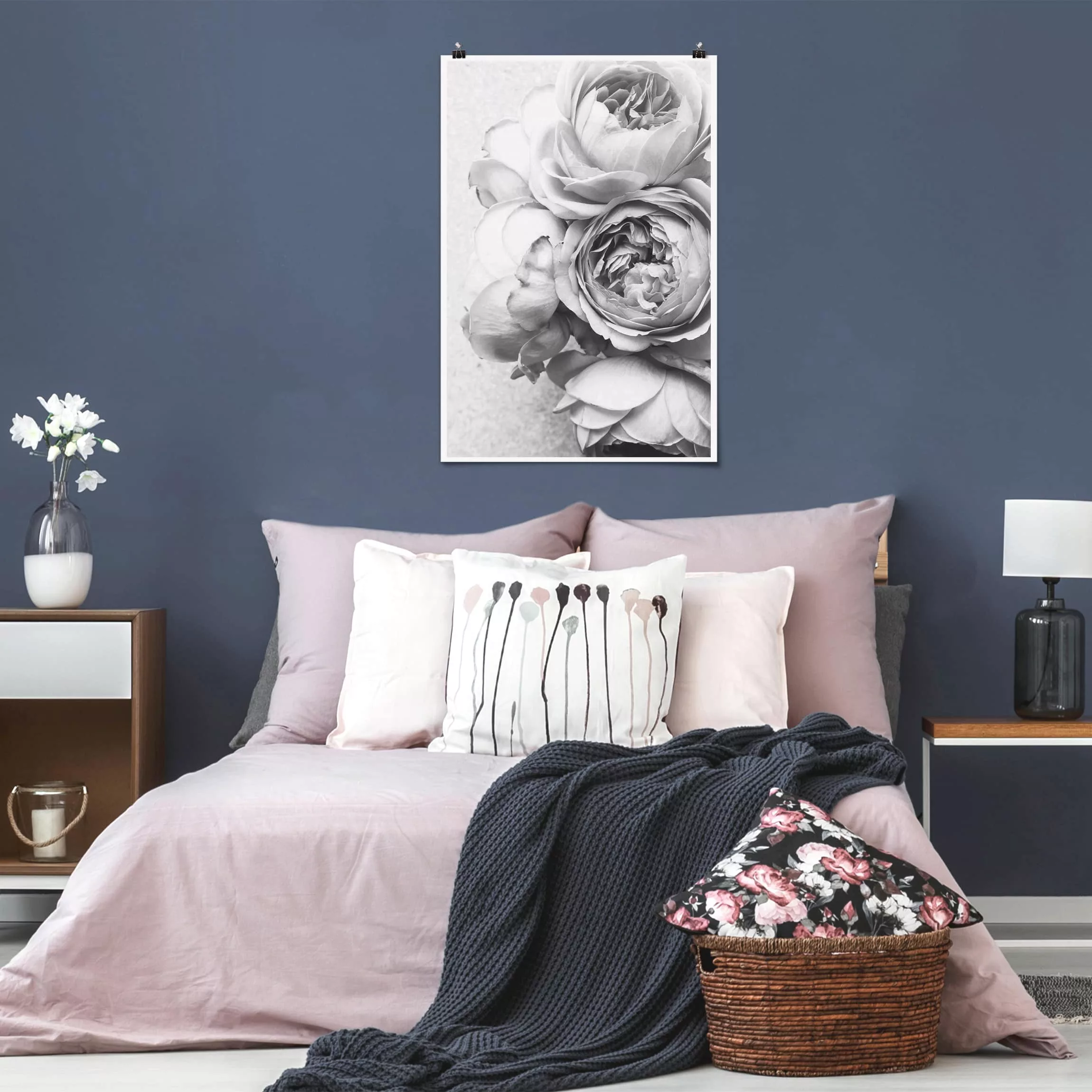 Poster Blumen - Hochformat Pfingstrosenblüten Schwarz Weiß günstig online kaufen