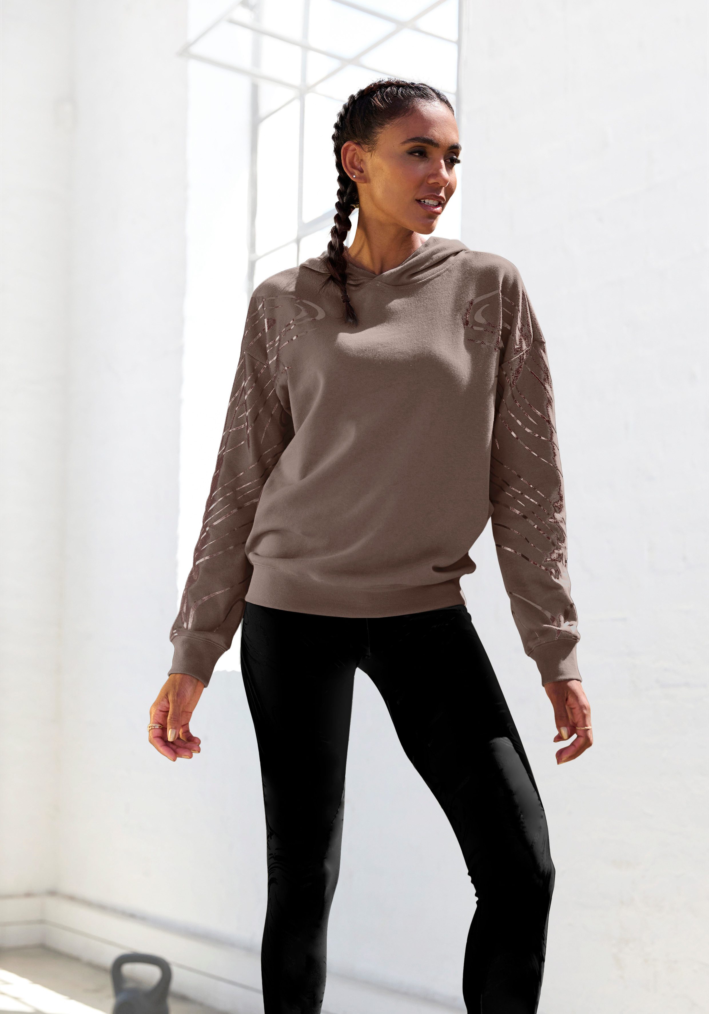 LASCANA ACTIVE Hoodie, mit glänzendem Foliendruck günstig online kaufen