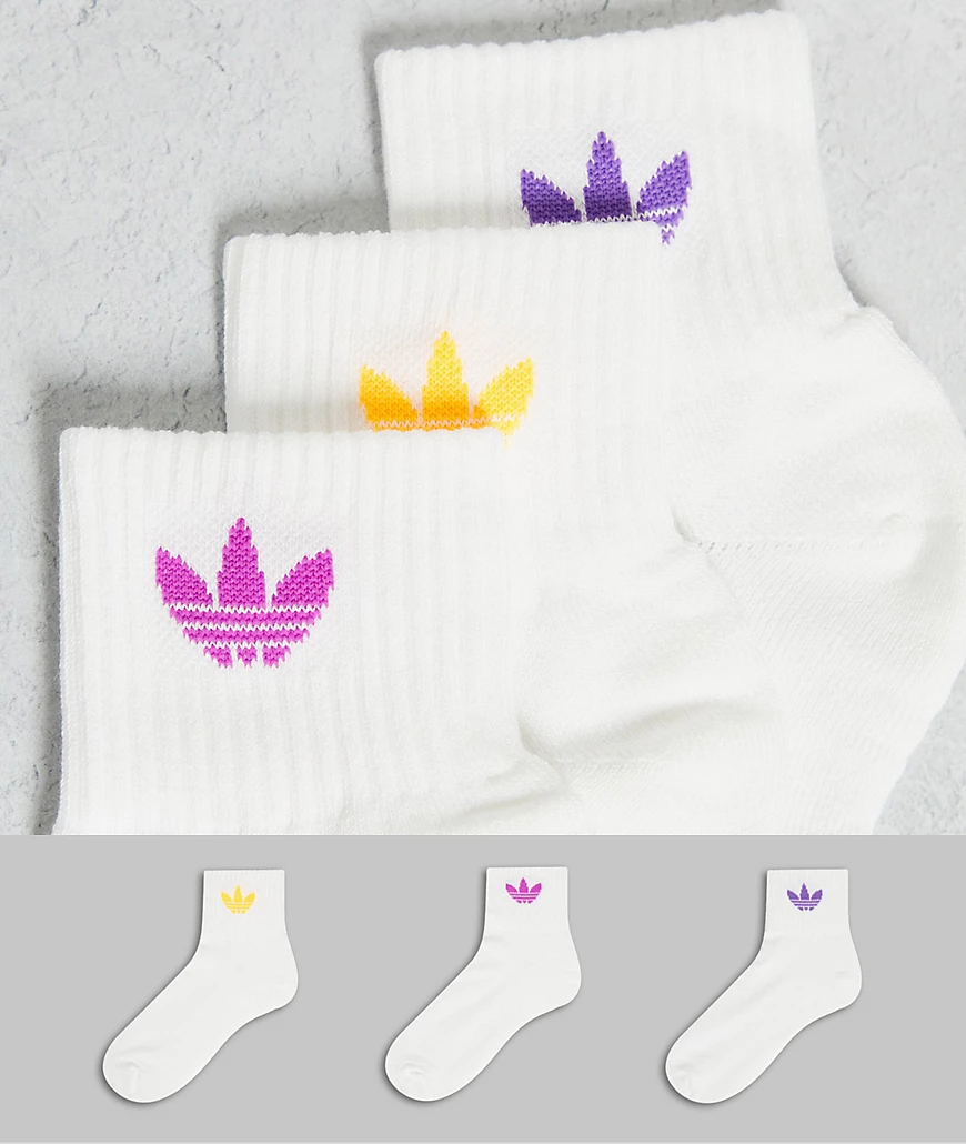 adidas Originals – Knöchelsocken in Weiß mit mehrfarbigem Dreiblatt-Logos i günstig online kaufen