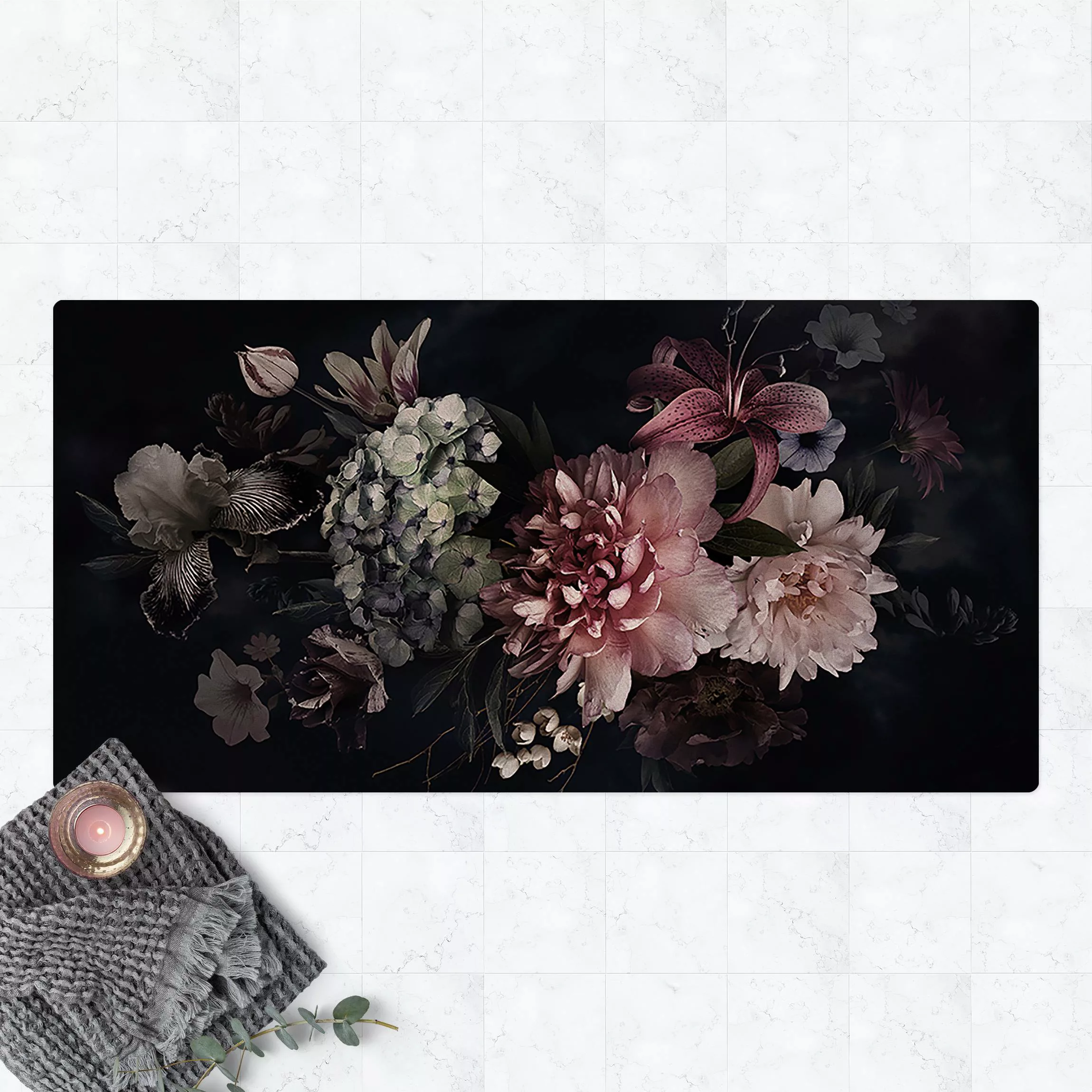 Kork-Teppich Blumen mit Nebel auf Schwarz günstig online kaufen