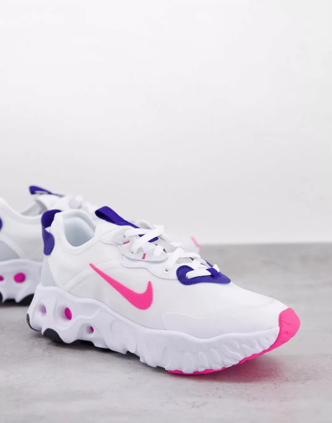 Nike – React Art – Sneaker in Weiß, Rosa und Lila günstig online kaufen