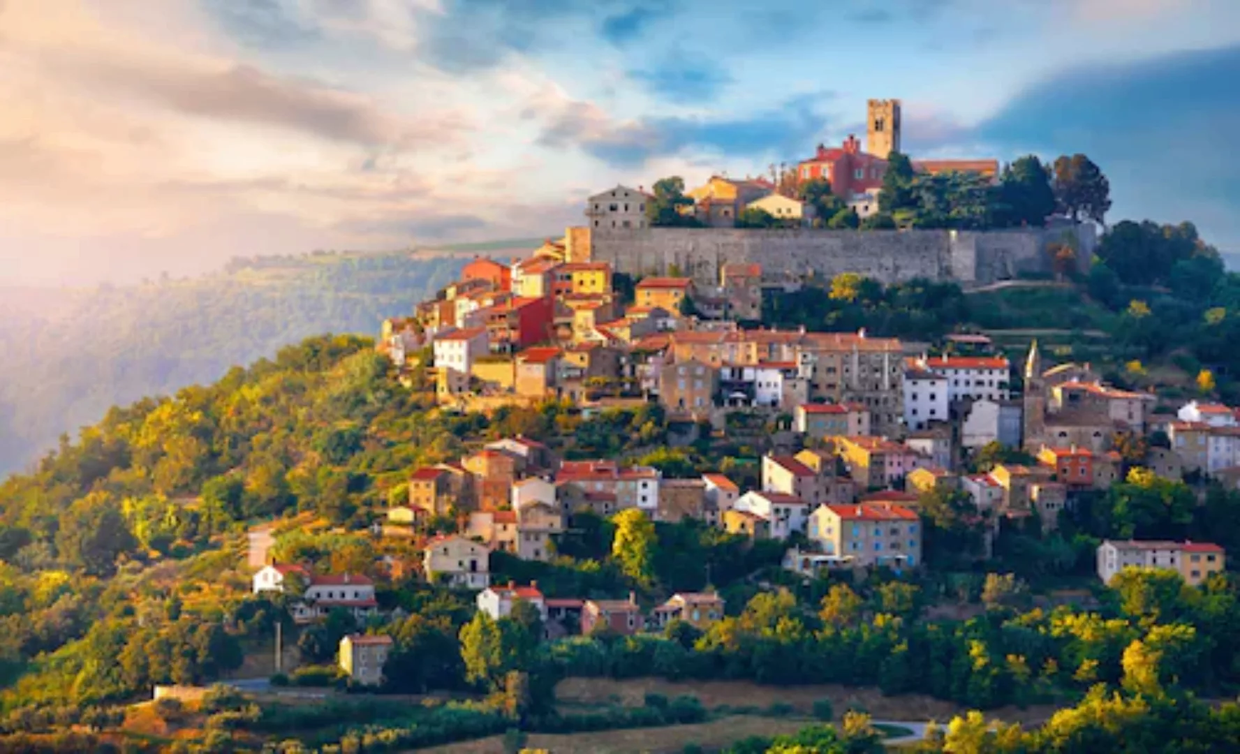 Papermoon Fototapete »MOTOVUN-ANTIKE STADT ISTRIA BURG DORF PANORAMA SONNE« günstig online kaufen