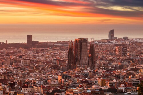 Papermoon Fototapete »BARCELONA-STADT SPANIEN SAGRADA FIMILIAR SKYLINE MEER günstig online kaufen