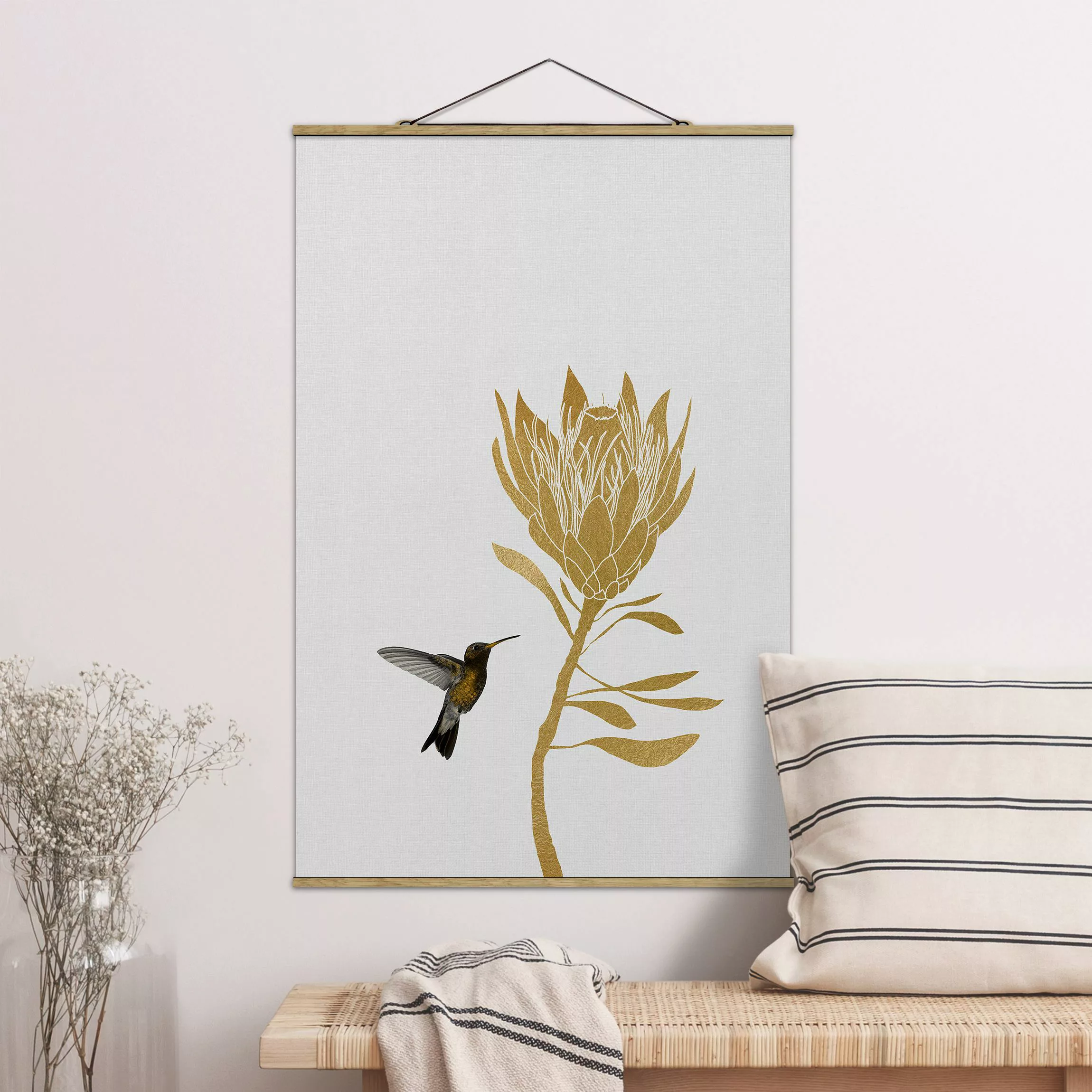 Stoffbild mit Posterleisten Kolibri und tropische goldene Blüte günstig online kaufen