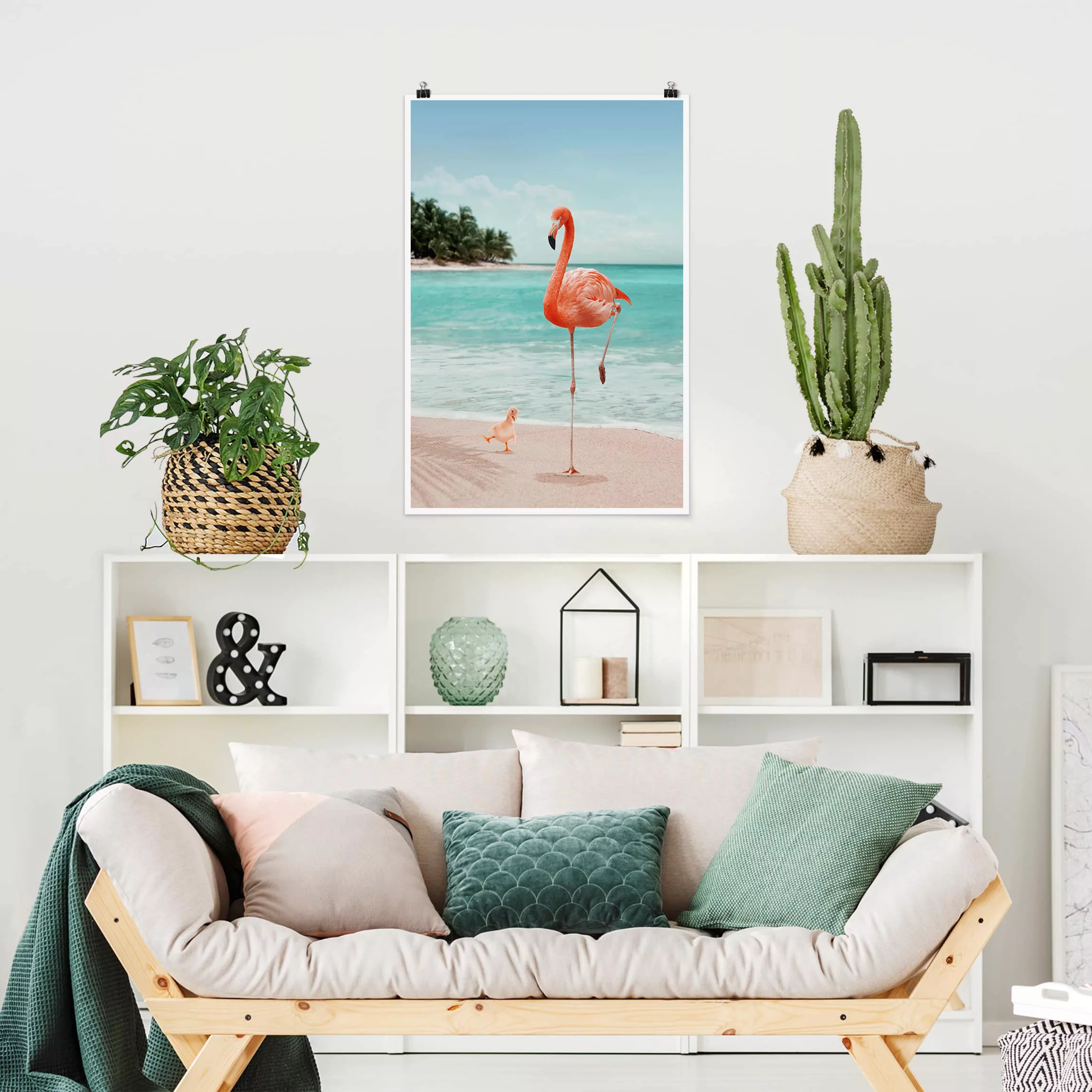 Poster Tiere - Hochformat Strand mit Flamingo günstig online kaufen