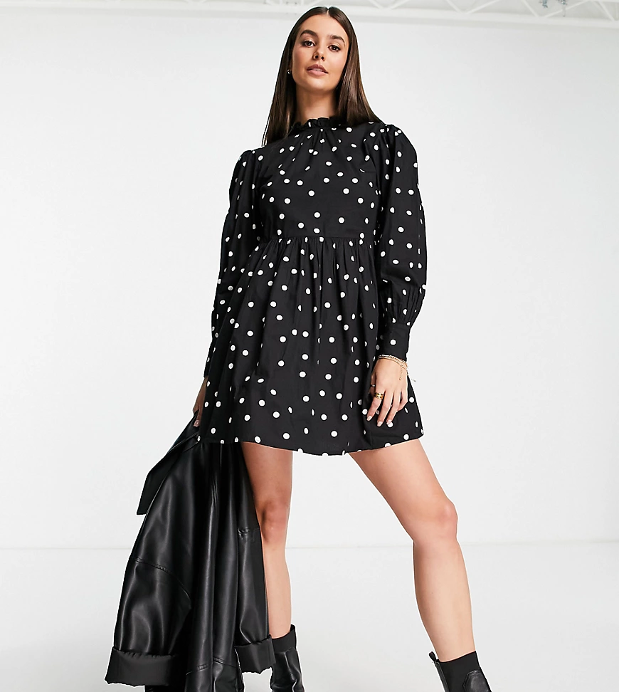 Violet Romance Tall – Gestuftes Minikleid aus Baumwolle in Schwarz mit weiß günstig online kaufen