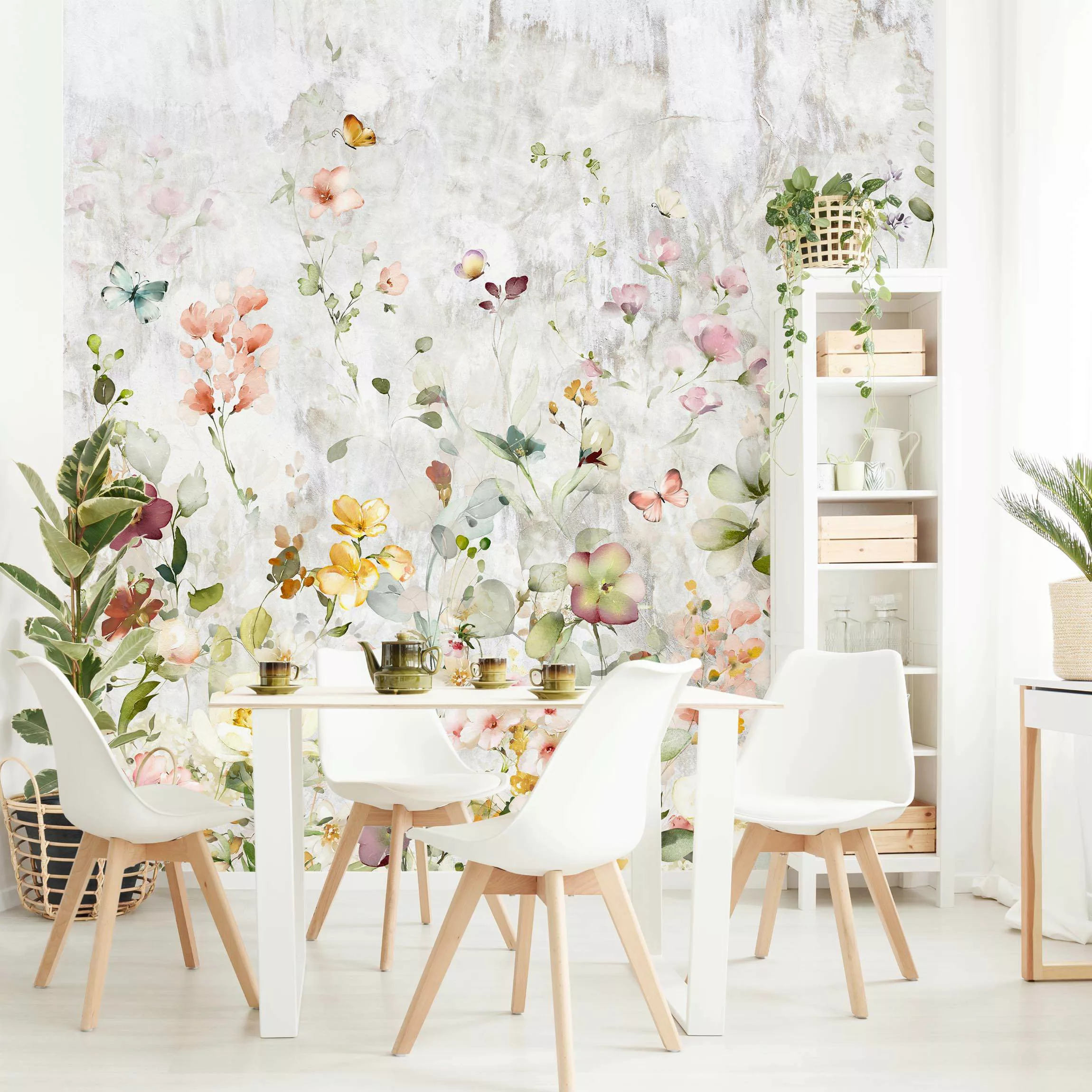 Fototapete Aquarell Blüten auf weißer Shabby Betonwand günstig online kaufen