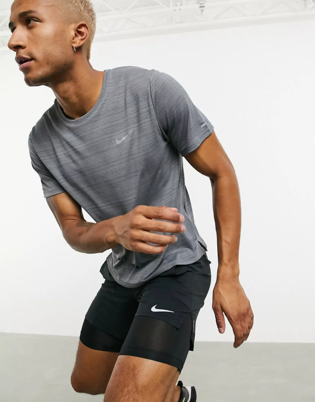 Nike Running– Miler – Graues T-Shirt günstig online kaufen