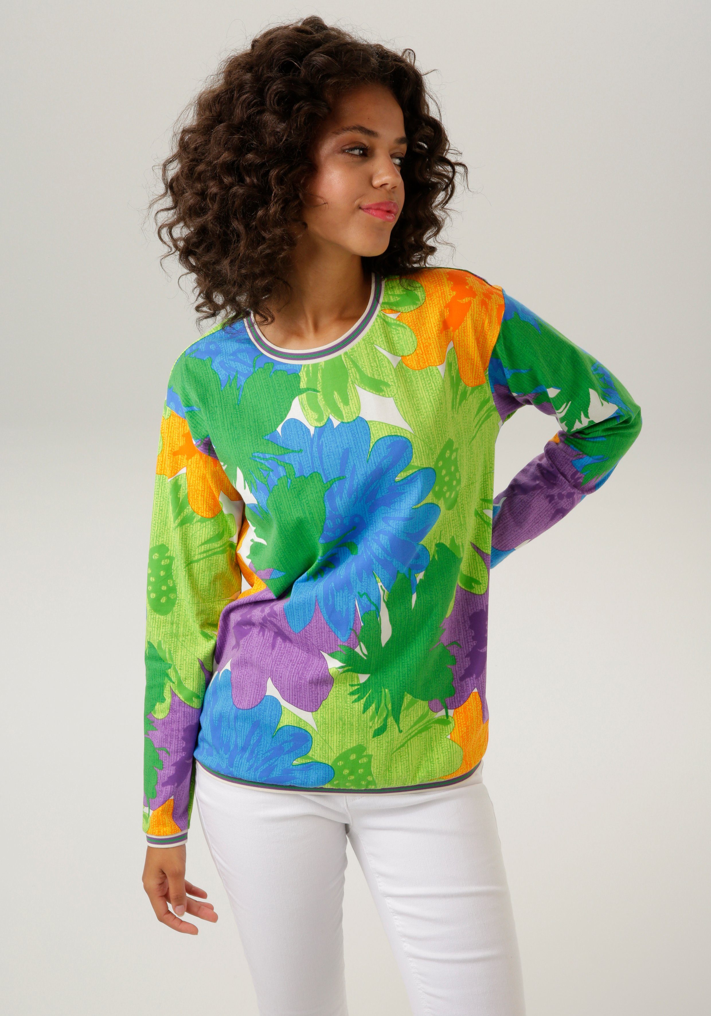 Aniston CASUAL Sweatshirt mit großflächigen Blüten günstig online kaufen