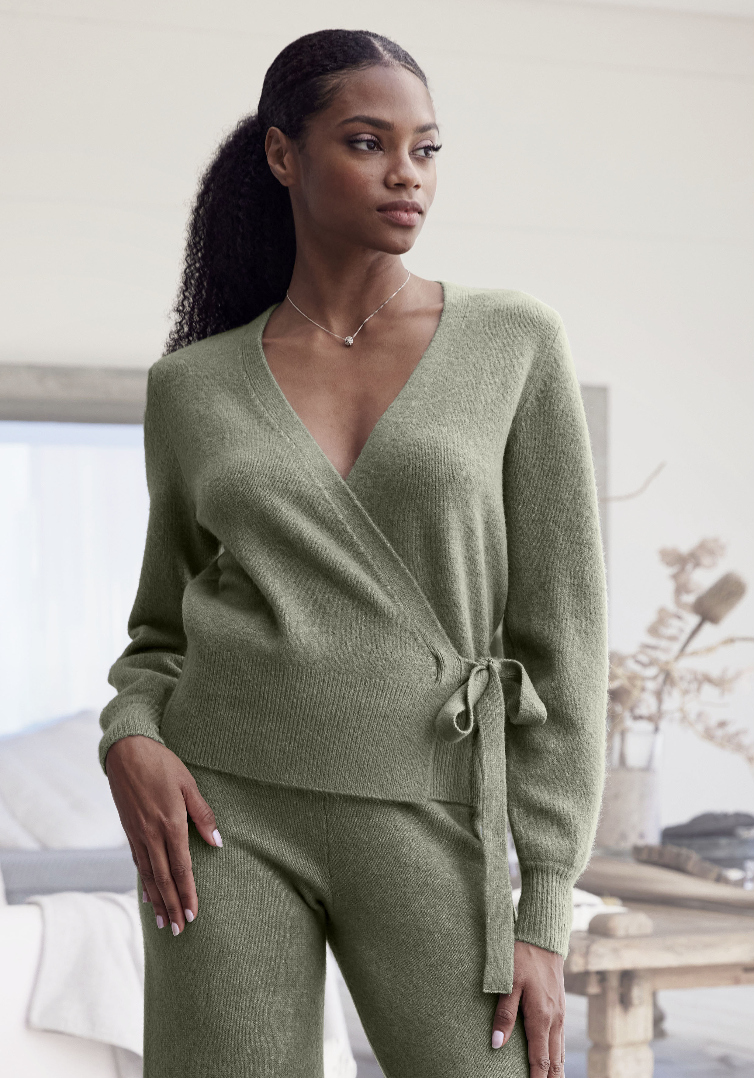 LASCANA Wickelstrickjacke, mit breitem Rippbündchen, Loungewear günstig online kaufen