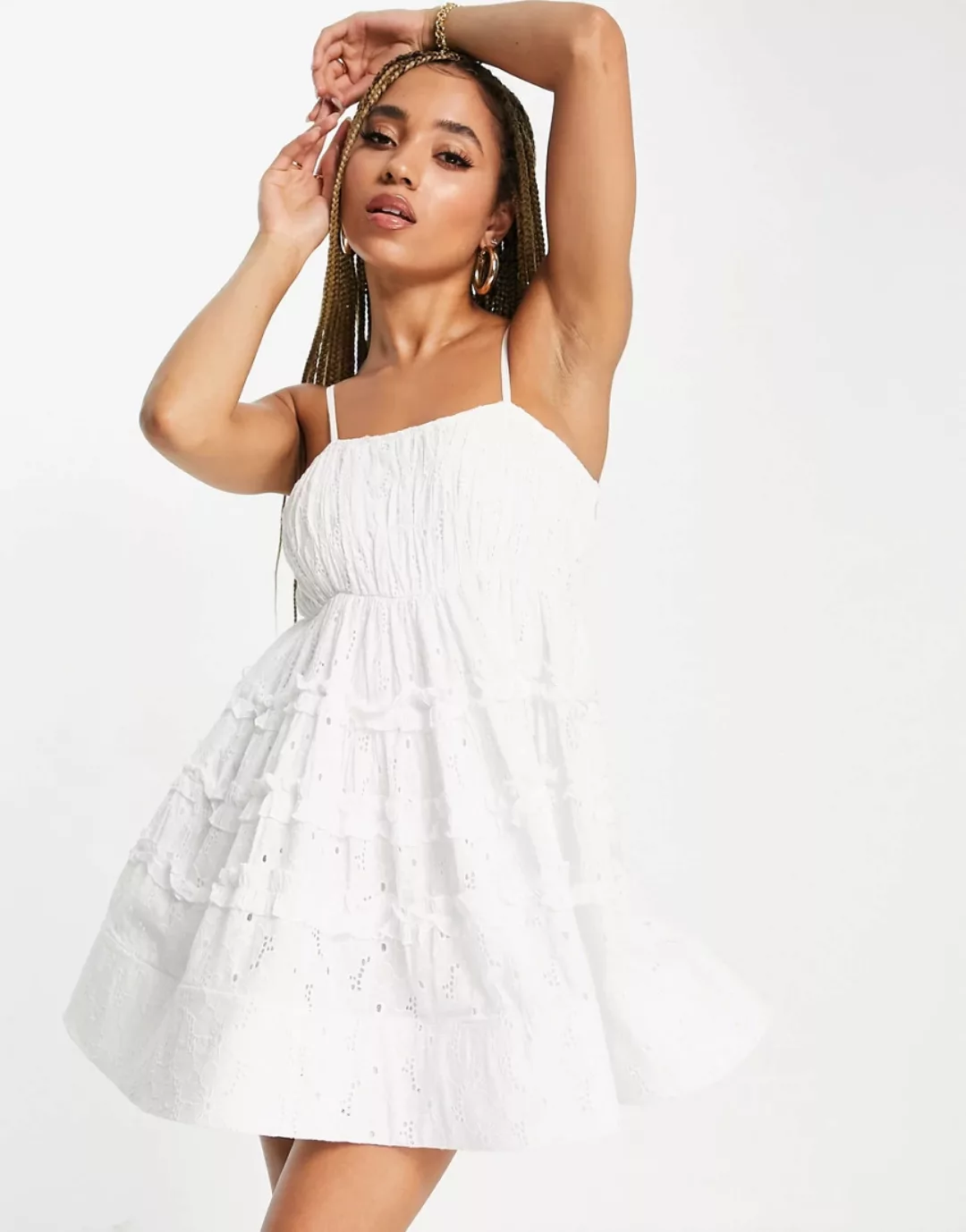 Lace & Beads – Exklusives strukturiertes Body-Minikleid in Weiß mit Lochsti günstig online kaufen