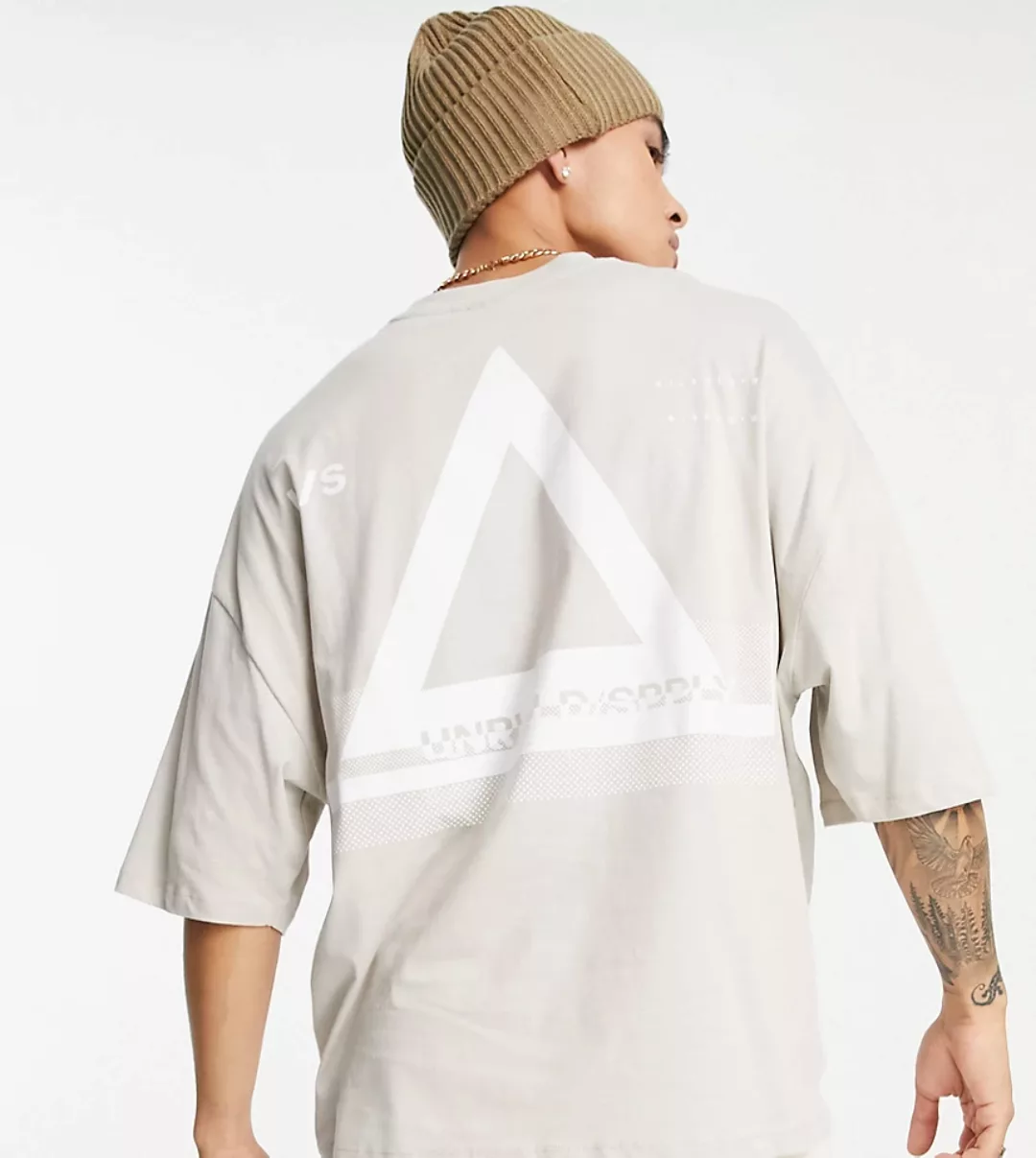 ASOS – Unrvlld Spply – Oversize-T-Shirt in Beige mit Logo vorne-Neutral günstig online kaufen
