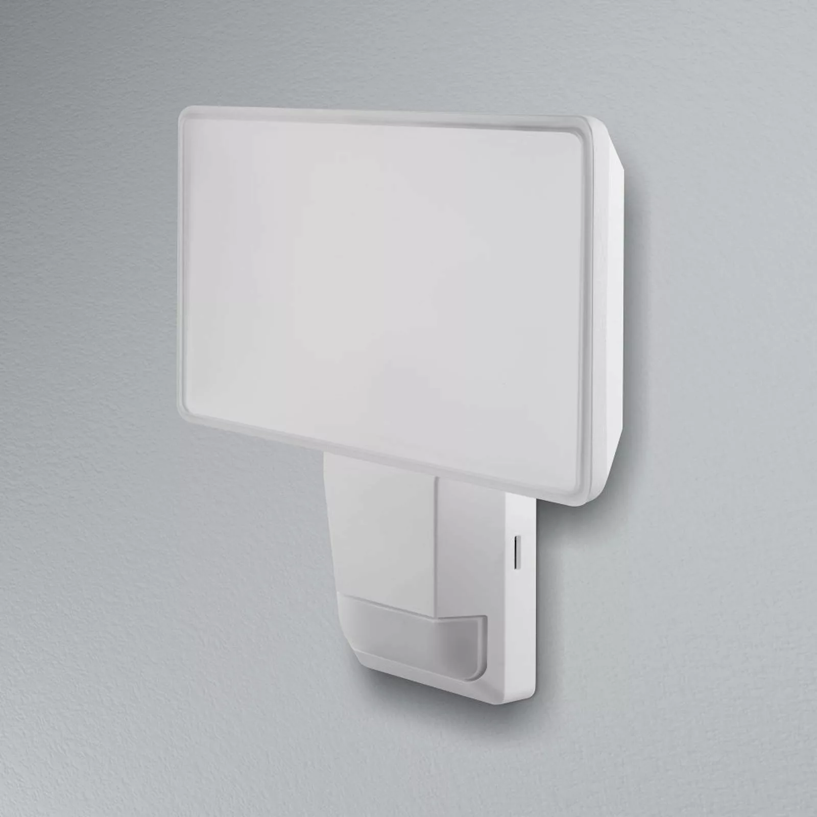 LEDVANCE Endura Pro Flood Sensor LED-Spot 27W weiß günstig online kaufen