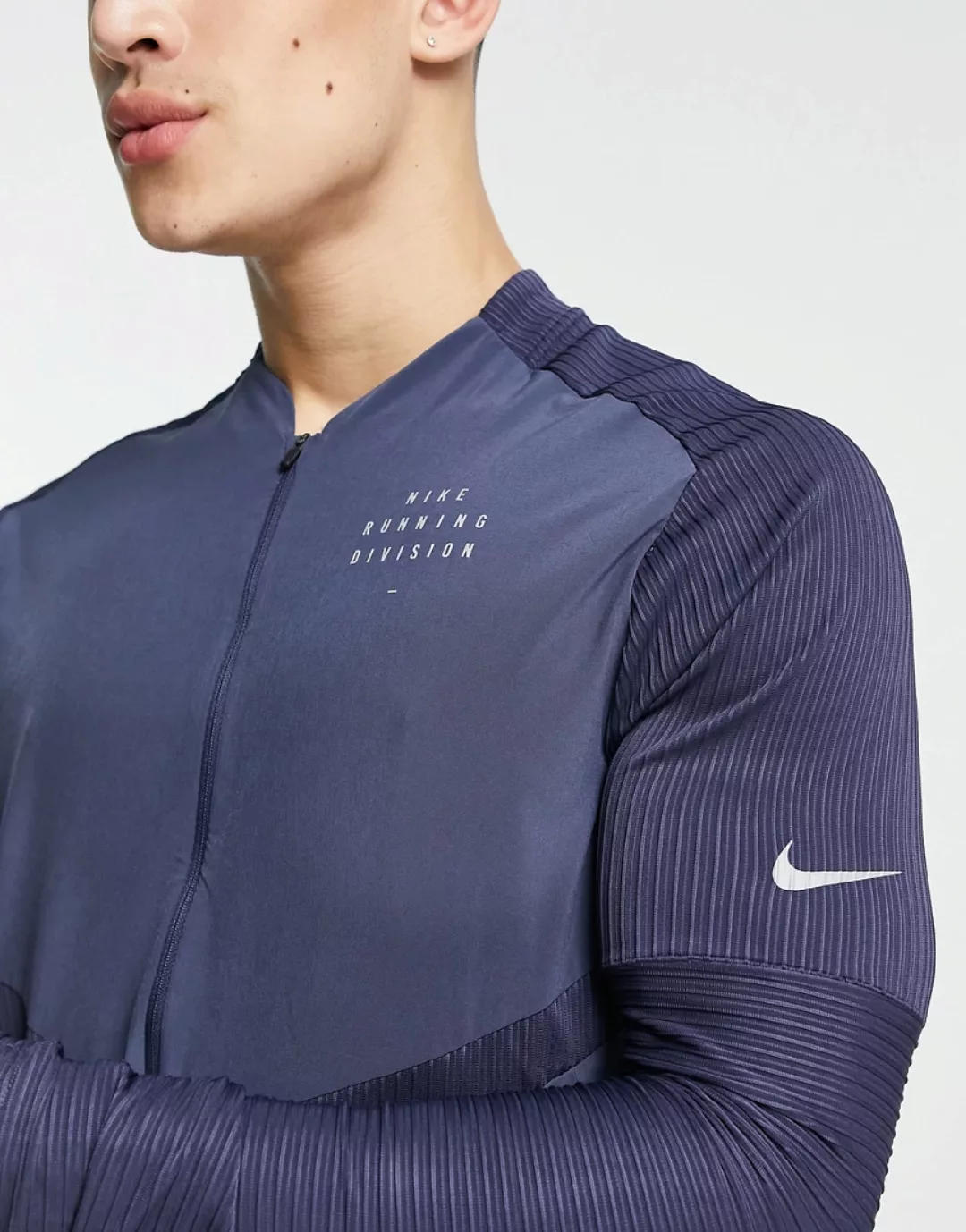 Nike Running – Run Division Statement Element – Sweatshirt mit Reißverschlu günstig online kaufen