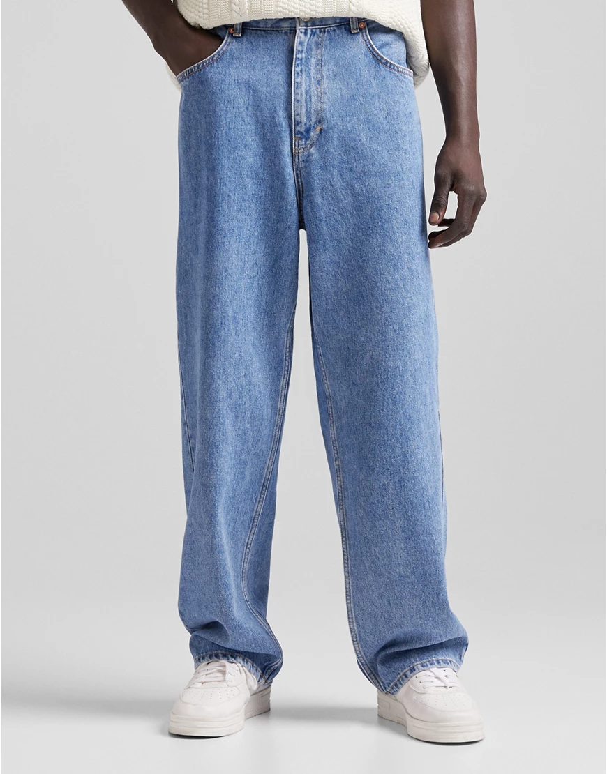 Bershka – Weite Jeans im Stil der 90er-Jahre in Mittelblau günstig online kaufen