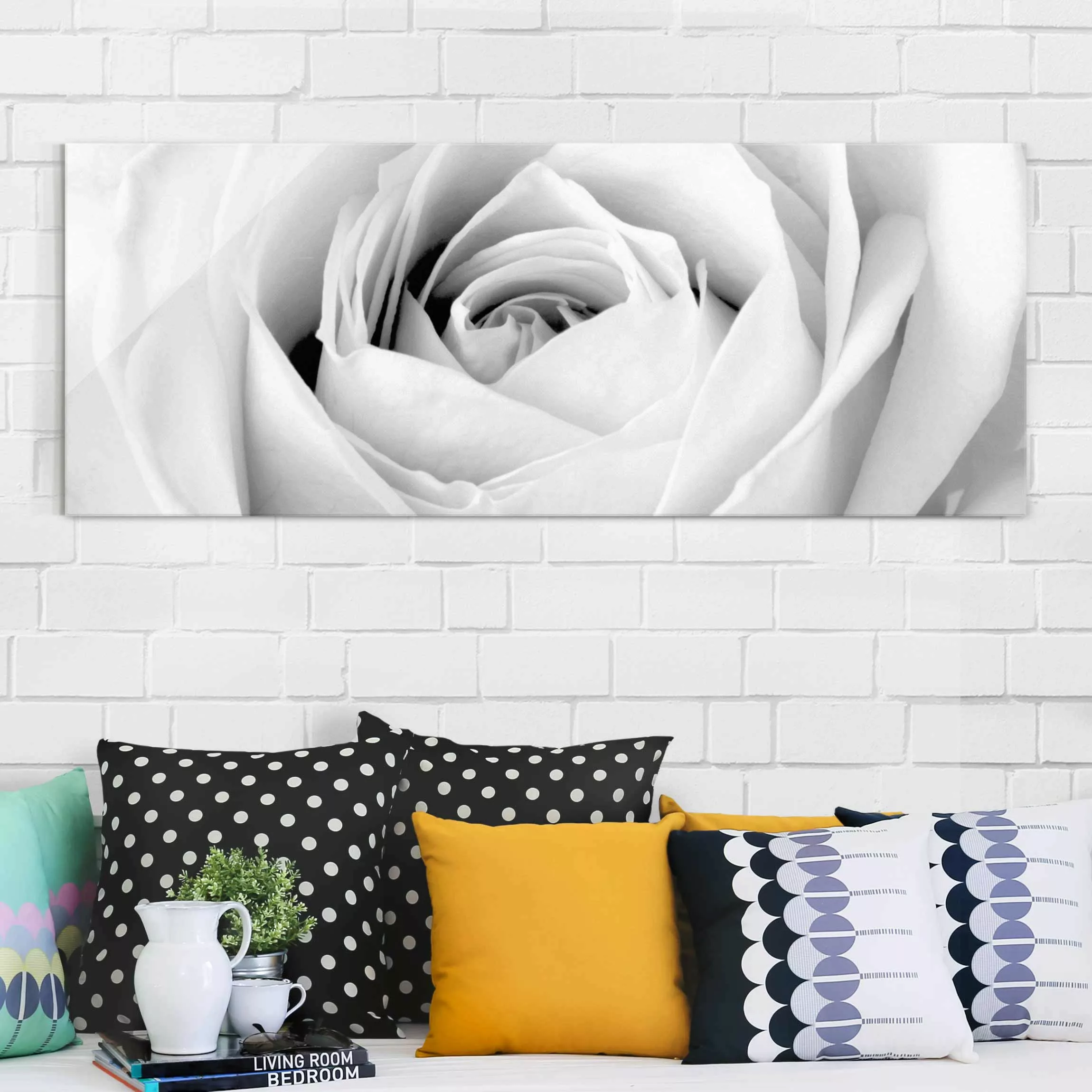 Glasbild Schwarz-Weiß - Panorama Close Up Rose günstig online kaufen