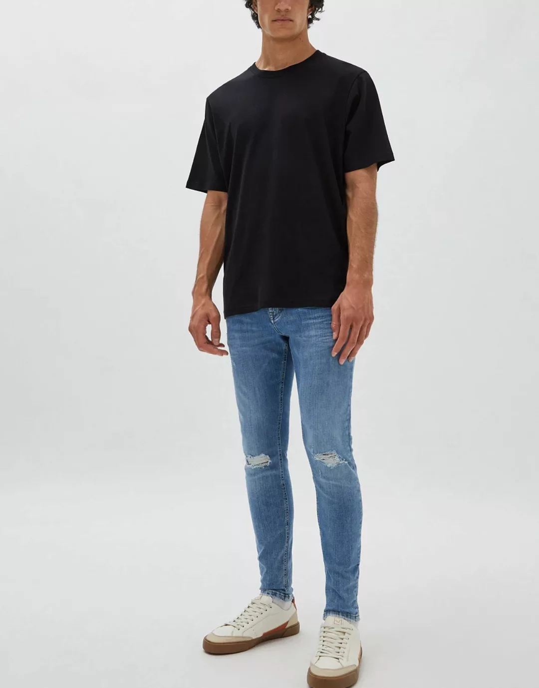 Pull&Bear – Hochwertige, zerrissene Jeans in Blau mit superengem Schnitt günstig online kaufen