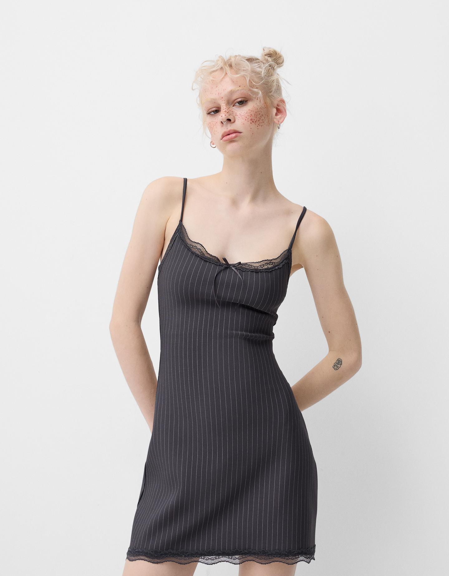 Bershka Minikleid Mit Trägern Und Spitze Damen M Grau günstig online kaufen