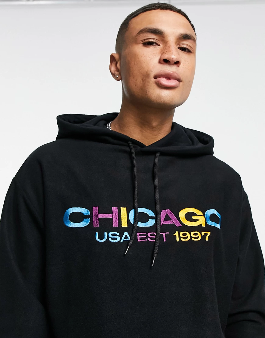 ASOS DESIGN – Oversize-Kapuzenpullover aus Polarfleece mit „Chicago“-City-S günstig online kaufen