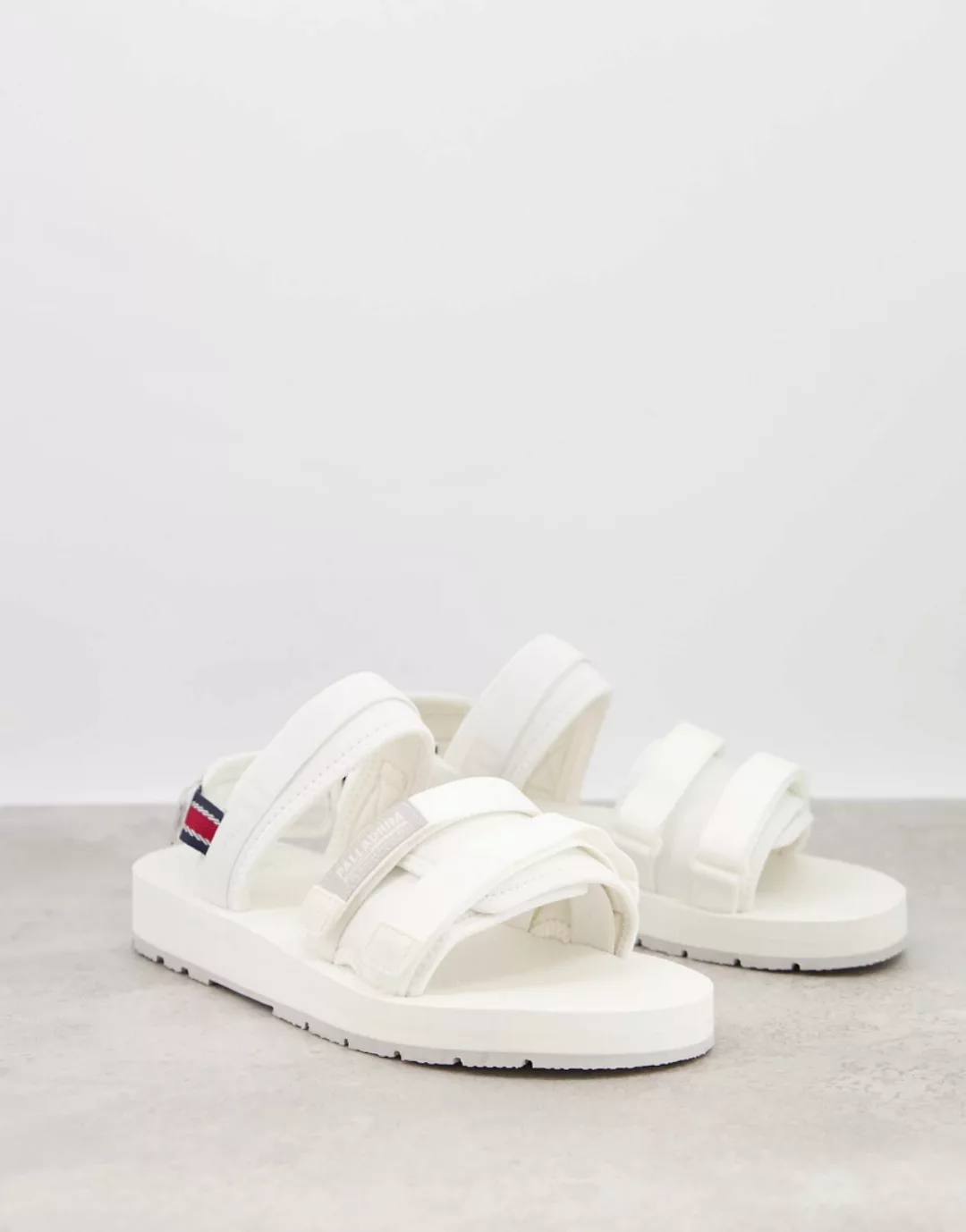 Palladium – Outdoorsy – Sport-Sandalen mit Riemen in Weiß günstig online kaufen