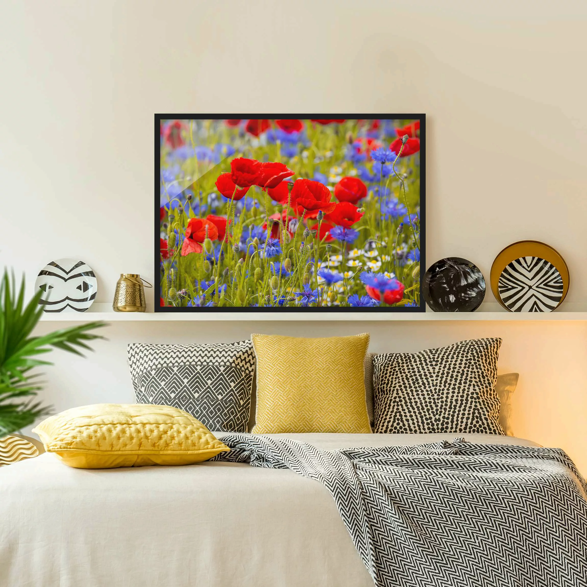 Bild mit Rahmen Blumen - Querformat Sommerwiese mit Mohn und Kornblumen günstig online kaufen