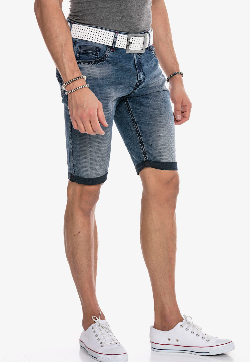 Cipo & Baxx Shorts, mit umgeschlagenem Saum günstig online kaufen