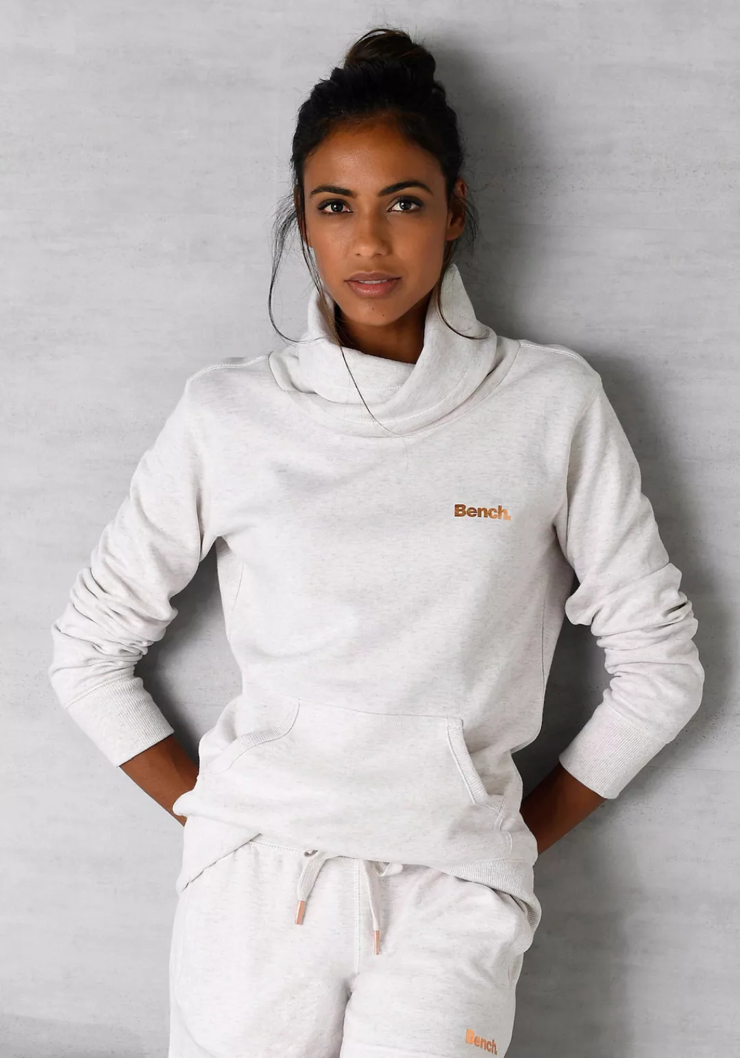 Bench. Loungewear Longsweatshirt mit Stehkragen in Layeroptik und Känguruta günstig online kaufen