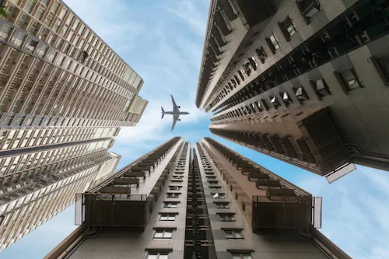 Papermoon Fototapete »Flugzeug über Häusern« günstig online kaufen