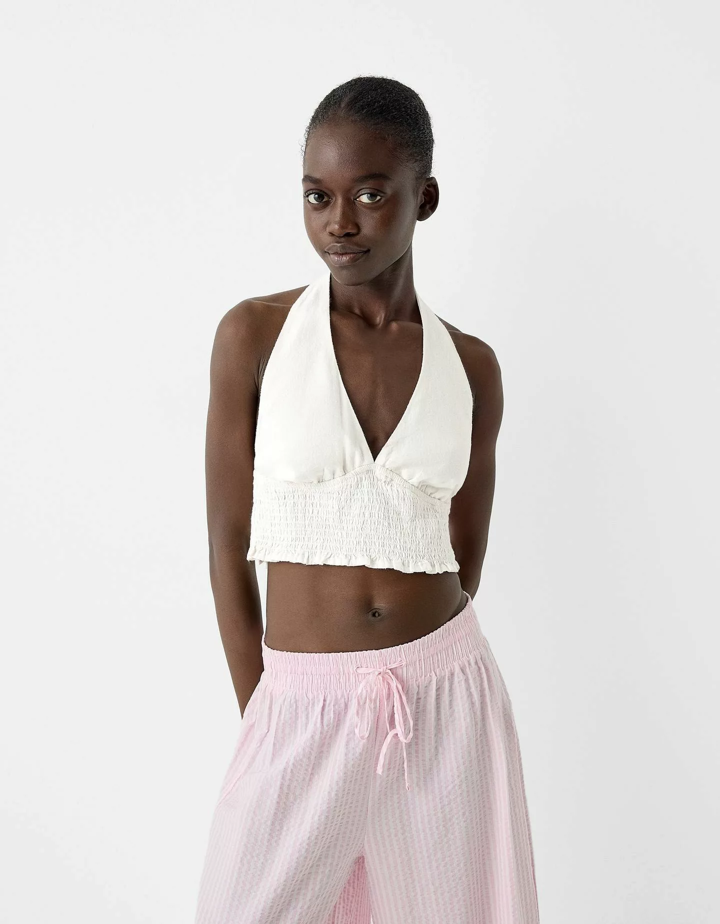 Bershka Cropped-Top Mit Neckholder Und Leinen Damen S Grbrochenes Weiss günstig online kaufen