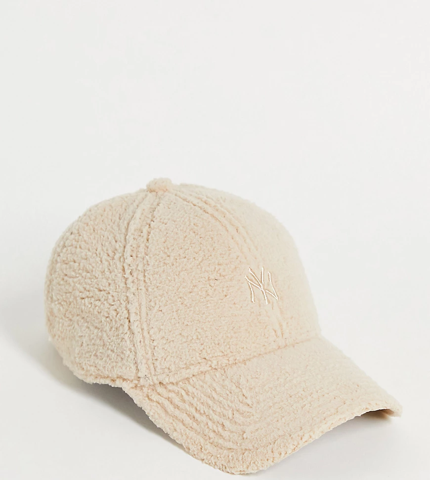 New Era – Exklusive 9Forty-Kappe aus Teddyfell in Beige mit farblich abgest günstig online kaufen