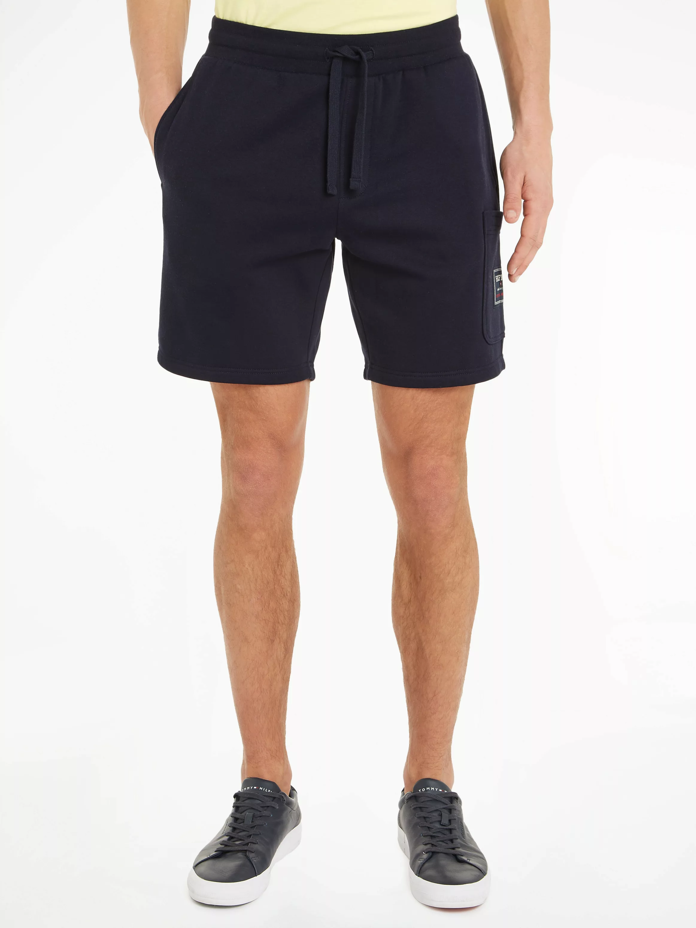 Tommy Hilfiger Sweatshorts "FLAG LOGO BADGE SWEATSHORTS", Mit Tasche an der günstig online kaufen