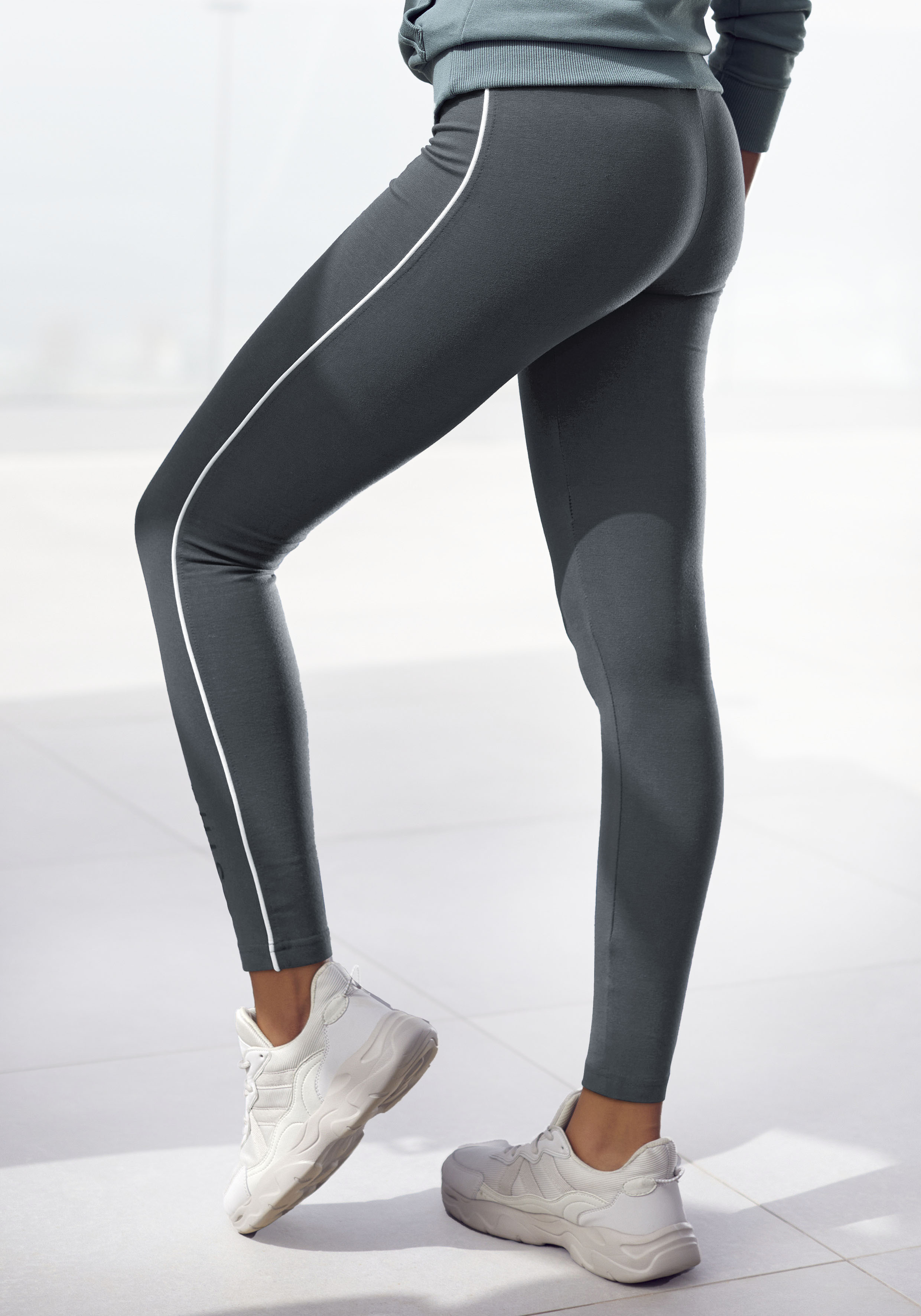 H.I.S Leggings, mit weißer Kontrastpaspel, Loungewear günstig online kaufen