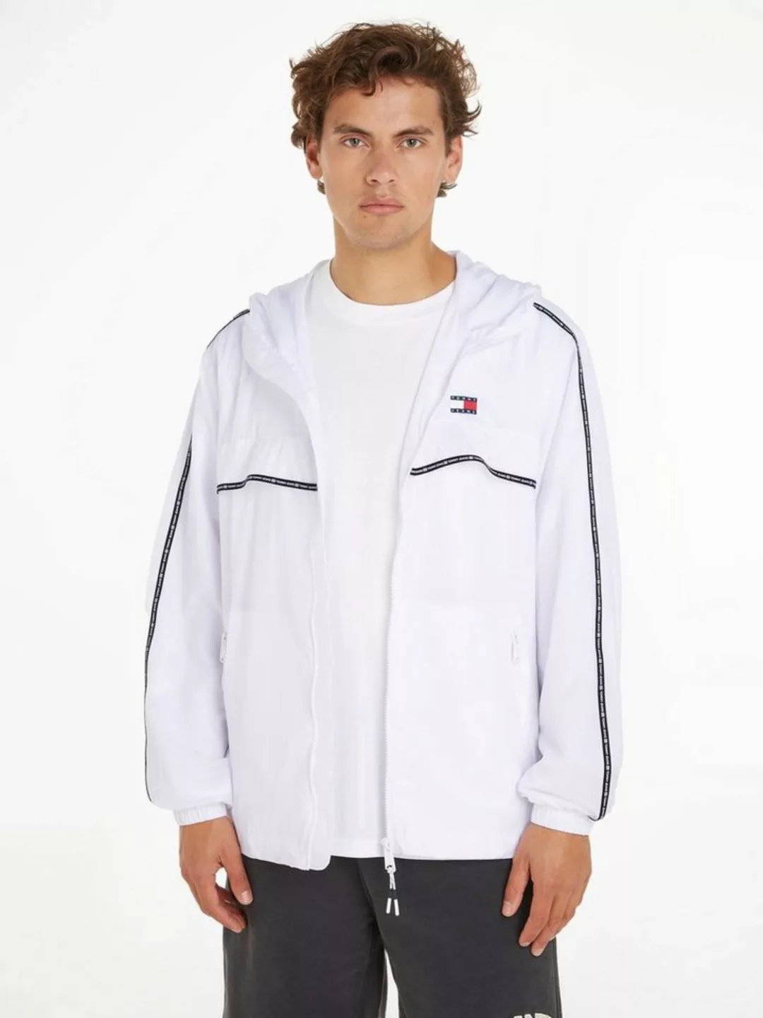 Tommy Jeans Blouson TJM CHICAGO TAPE WINDBREAKER EXT Tape mit Markenschrift günstig online kaufen