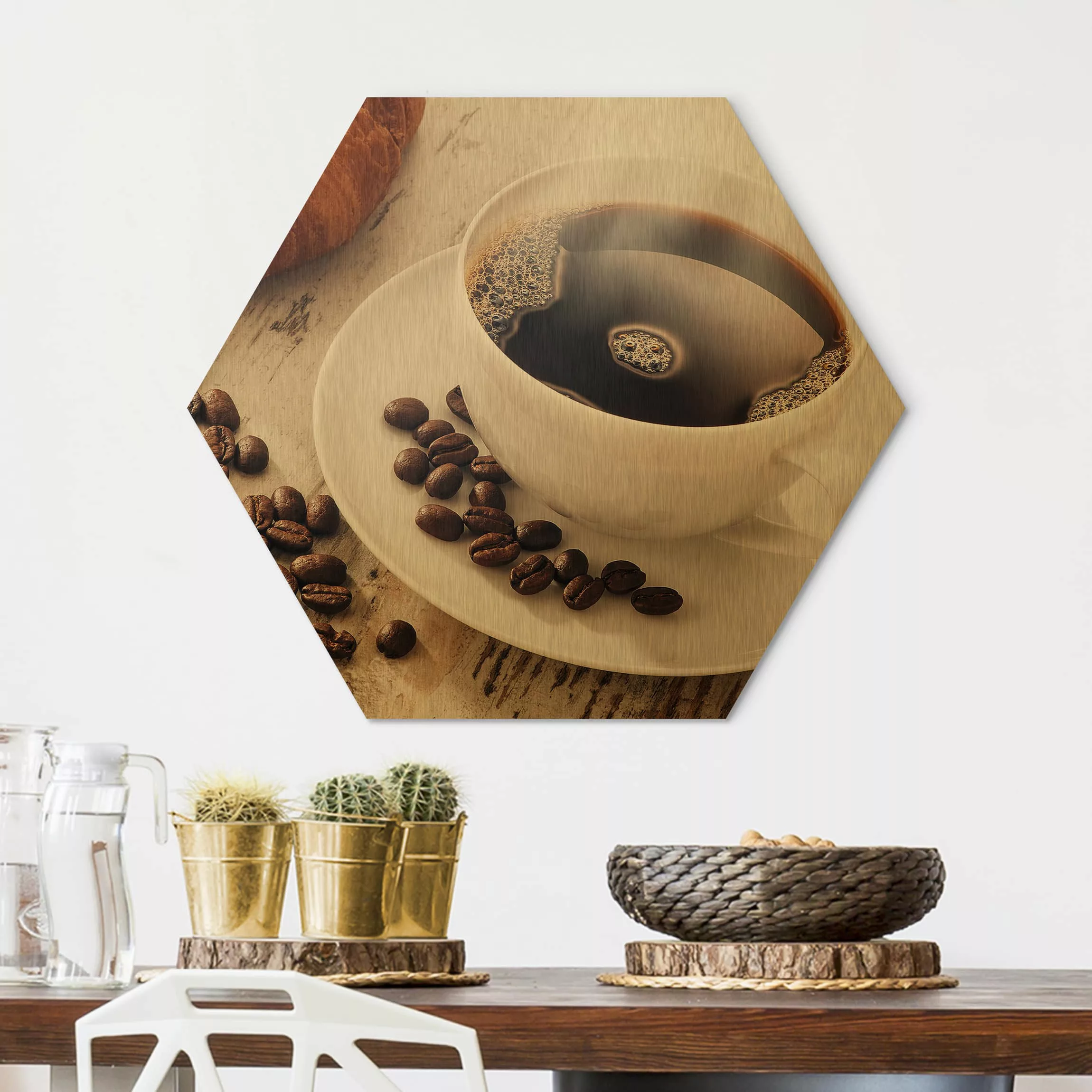 Hexagon-Alu-Dibond Bild Küche Dampfende Kaffeetasse mit Kaffeebohnen günstig online kaufen