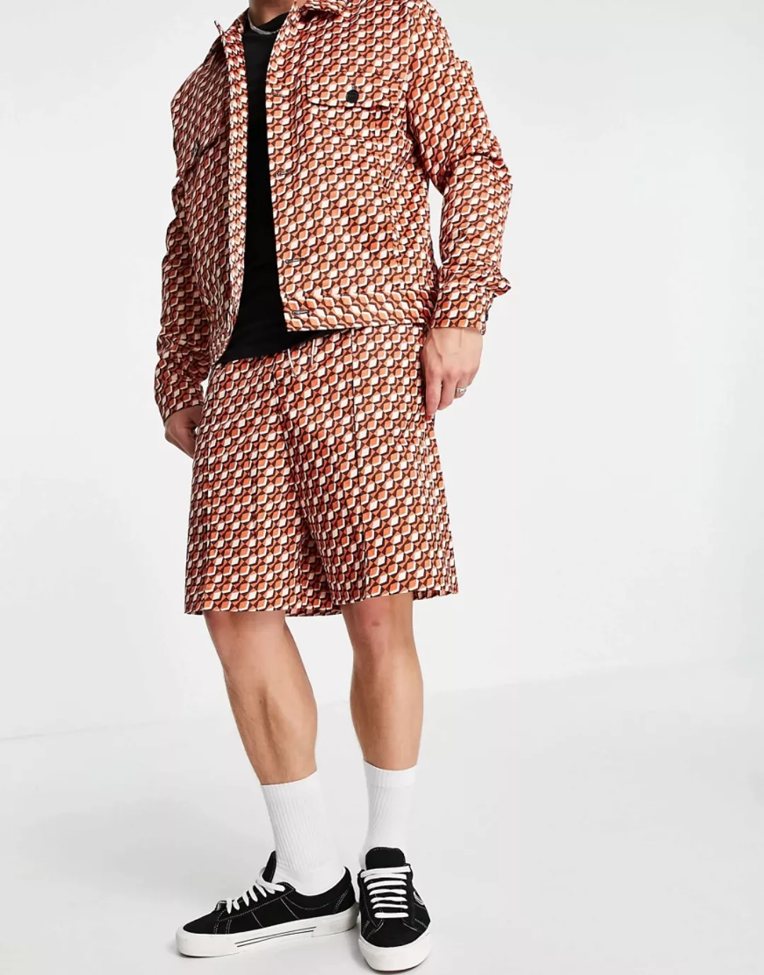 ASOS DESIGN – Elegante, weite Shorts mit elastischem Bund und geometrischem günstig online kaufen
