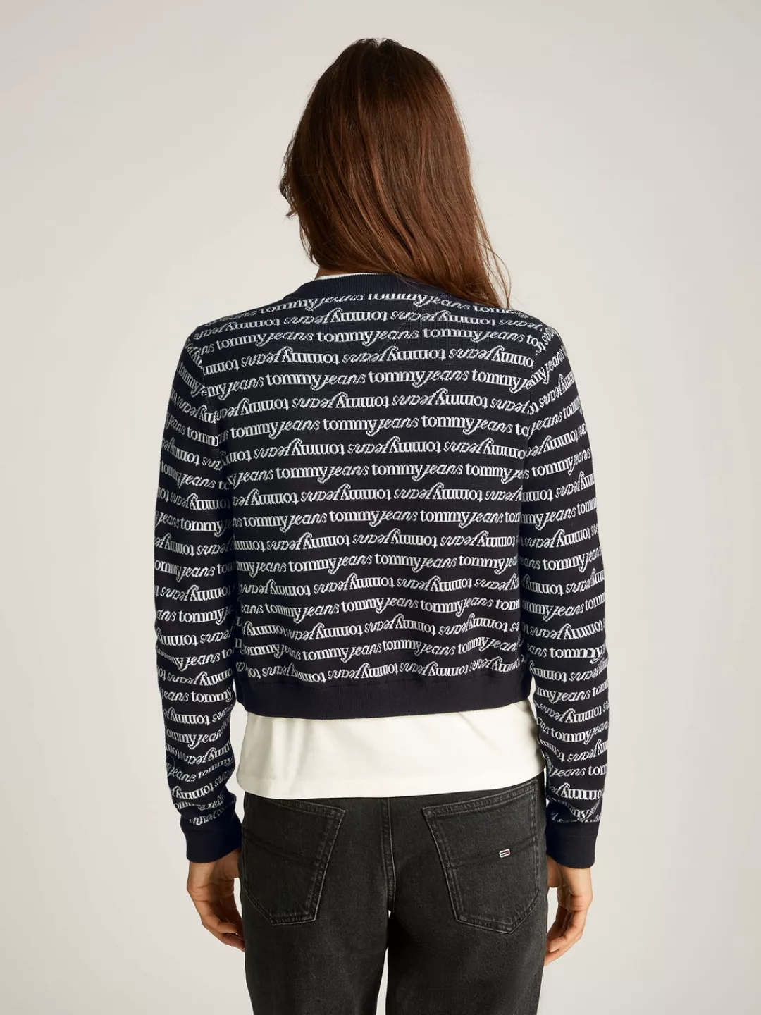 Tommy Jeans Strickjacke "TJW CRP SCRIPT AOP CARDIGAN", mit Allover-Label-Mu günstig online kaufen