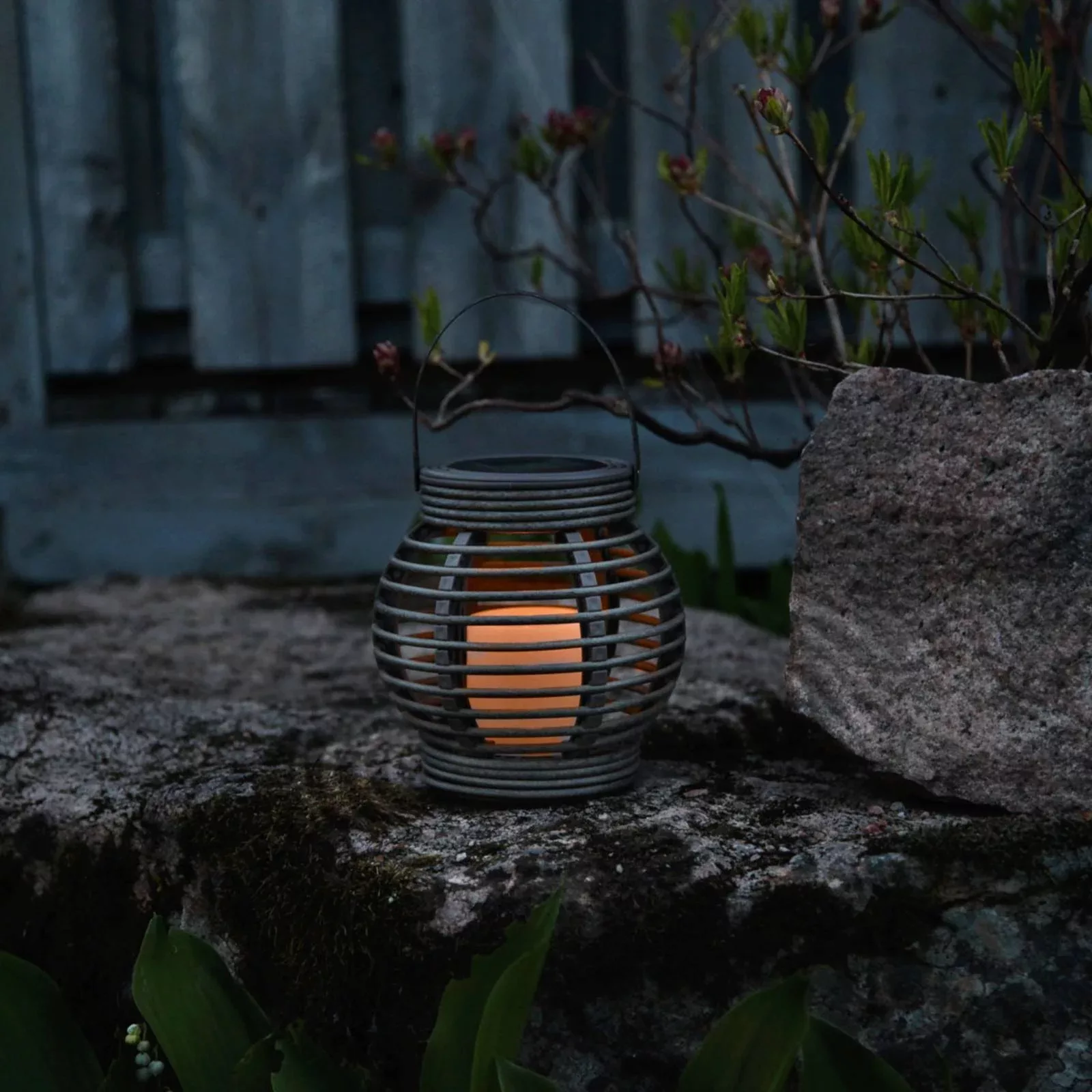 Braune Solar-Leuchte Lantern in Rattanoptik m. LED günstig online kaufen