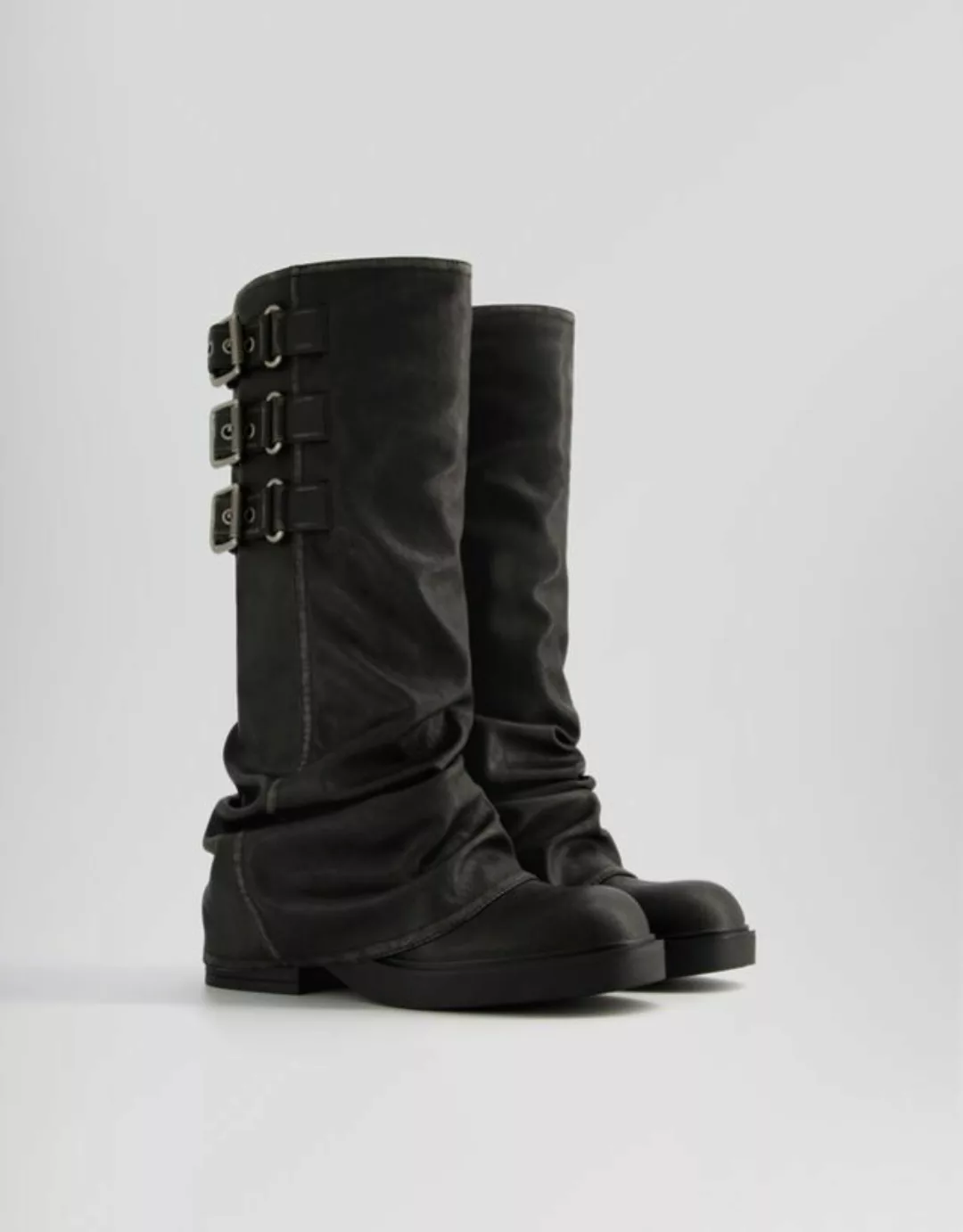 Bershka Flache Slouchy-Bikerstiefel Mit Schnallen Damen 41 Schwarz günstig online kaufen