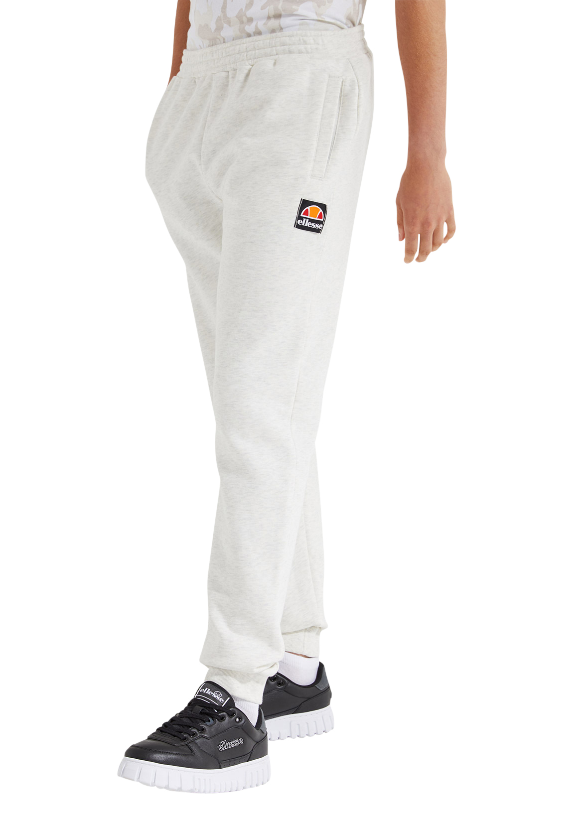 ellesse – Jogginghose aus Fleece in gebrochenem Weiß-Neutral günstig online kaufen