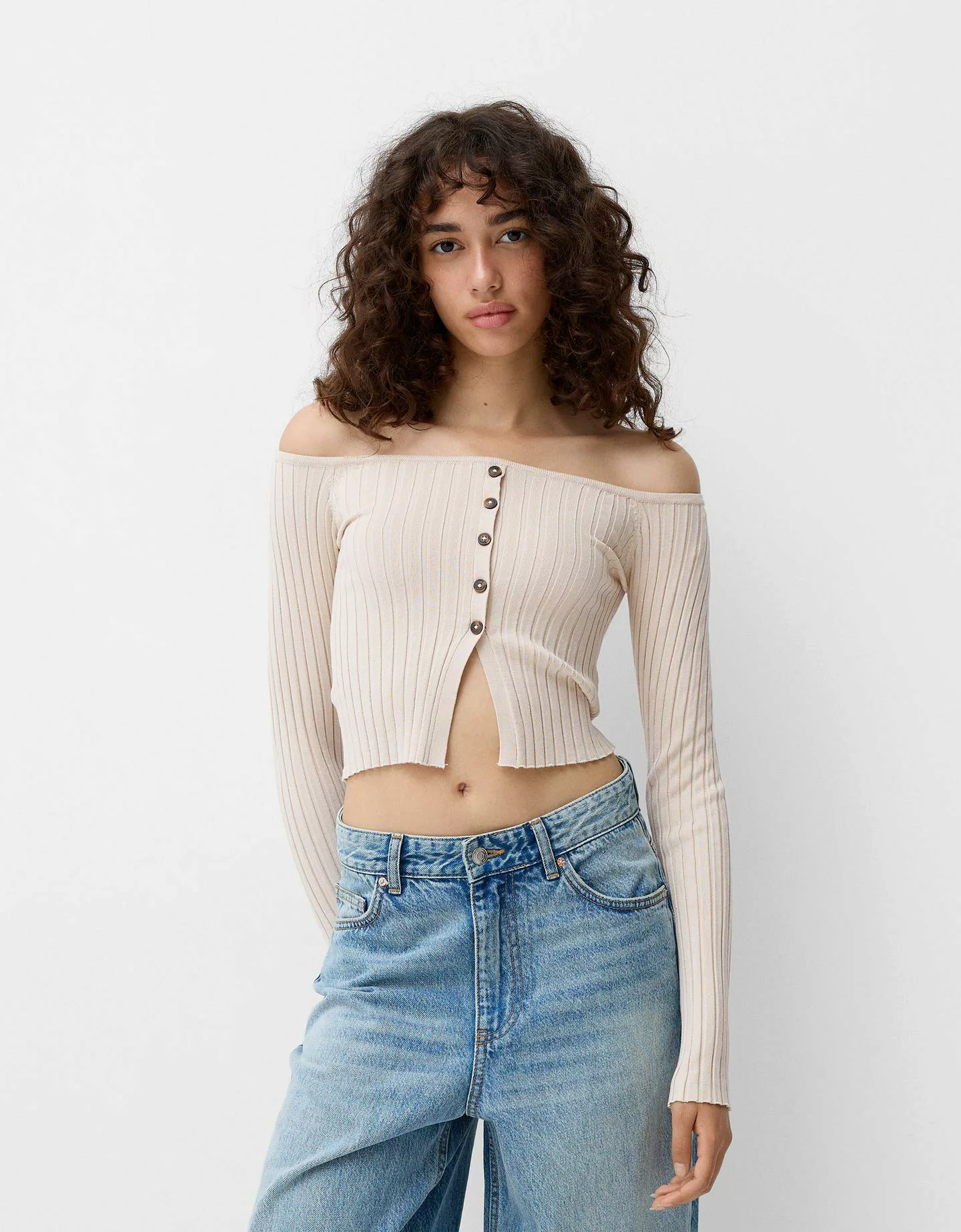 Bershka Offener Pullover Mit Carmen-Ausschnitt Und Knöpfen Damen Xs Sandfar günstig online kaufen