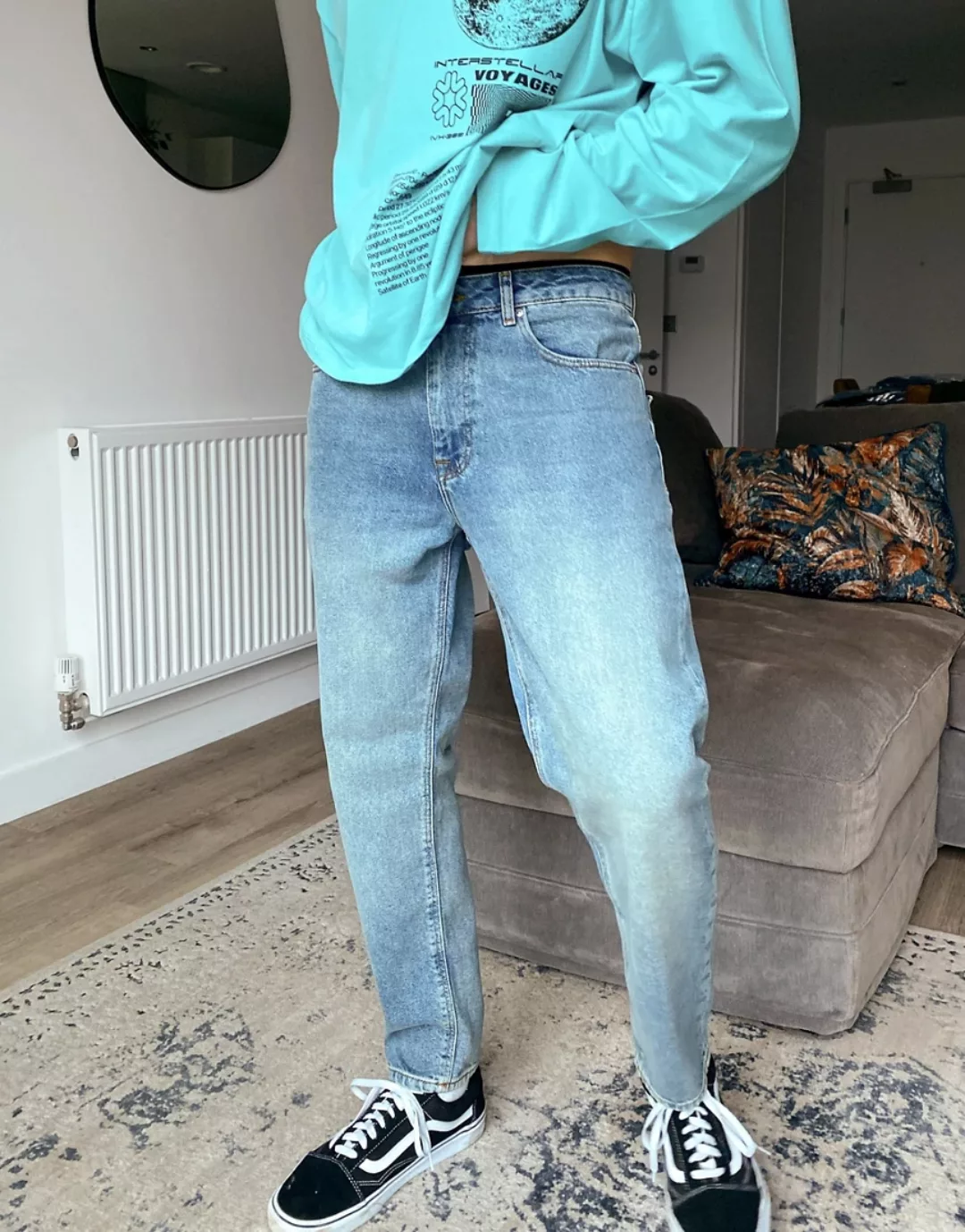 ASOS DESIGN – Klassische, steife Jeans in blauer Vintage-Dirty-Waschung günstig online kaufen